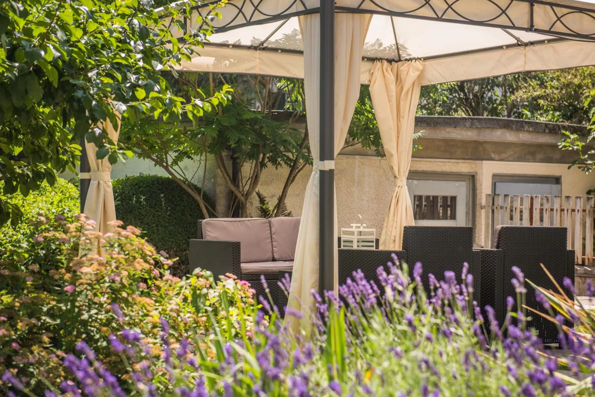 Day in Max Aviation Villa & Apartments