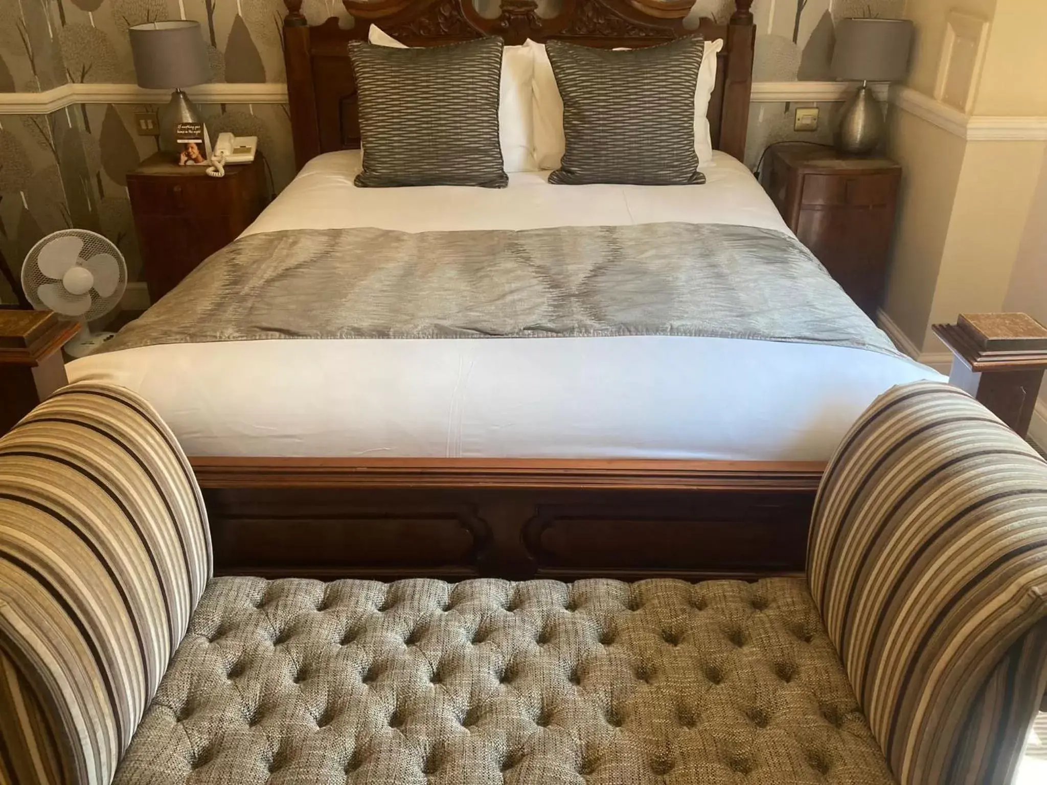Bedroom, Bed in Saracens Head Hotel by Greene King Inns