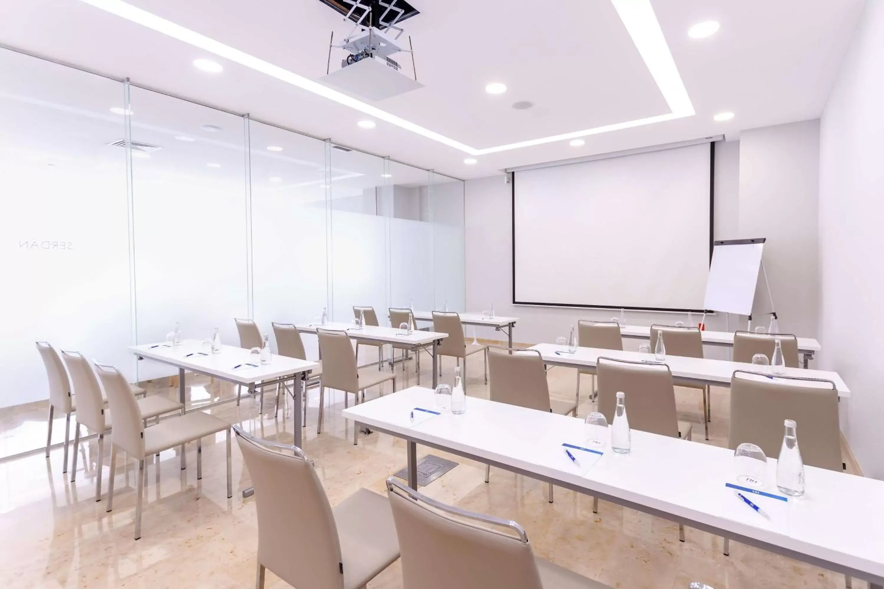 Meeting/conference room in NH Puebla FINSA