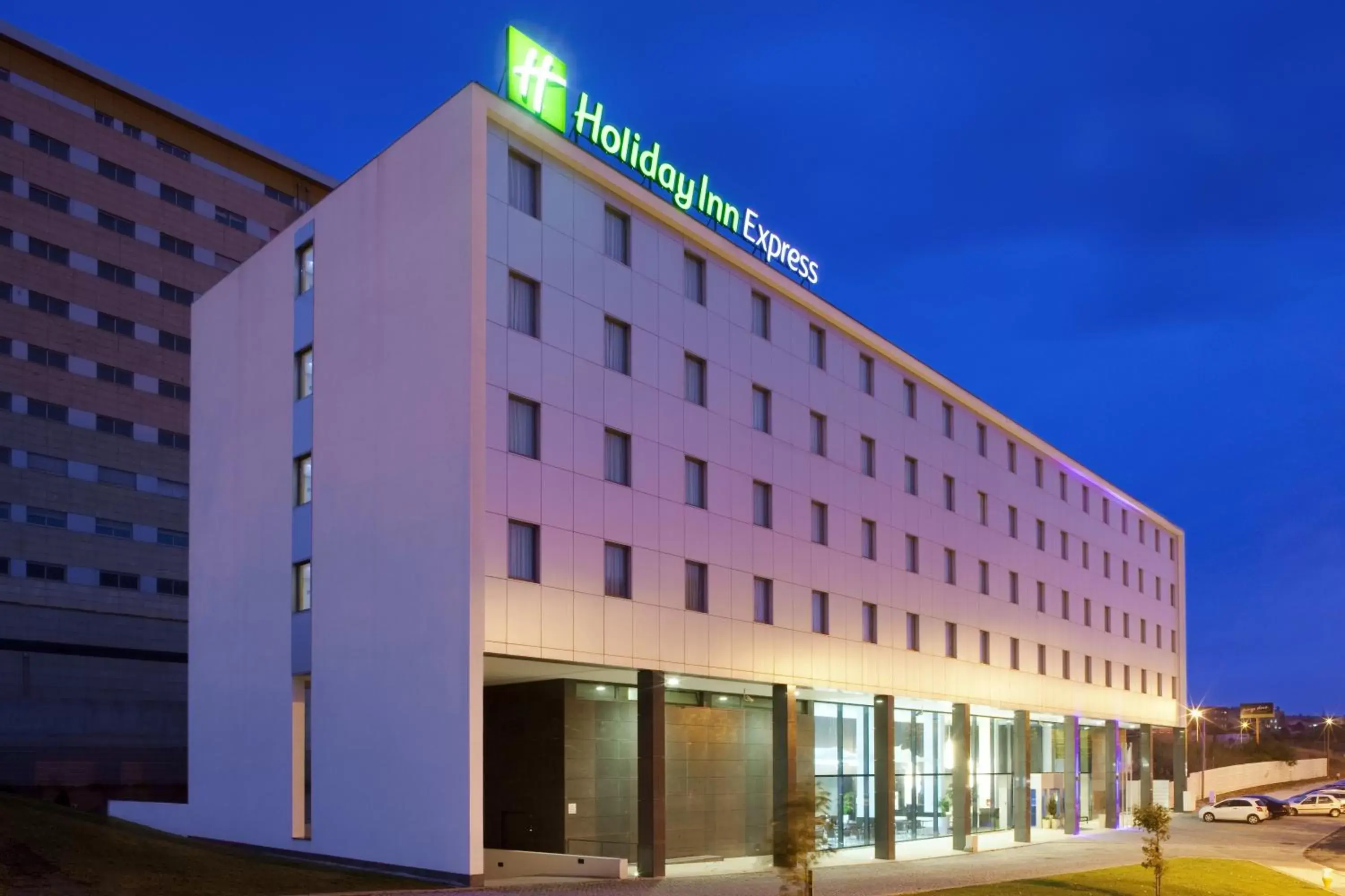 Property Building in Holiday Inn Express Porto Exponor, an IHG Hotel
