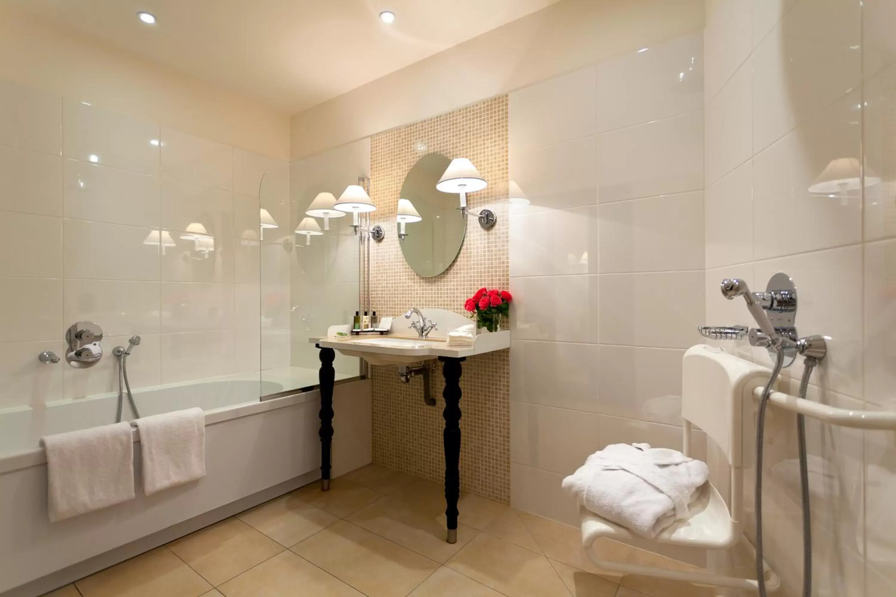 Bathroom in Hotel Fontaines du Luxembourg