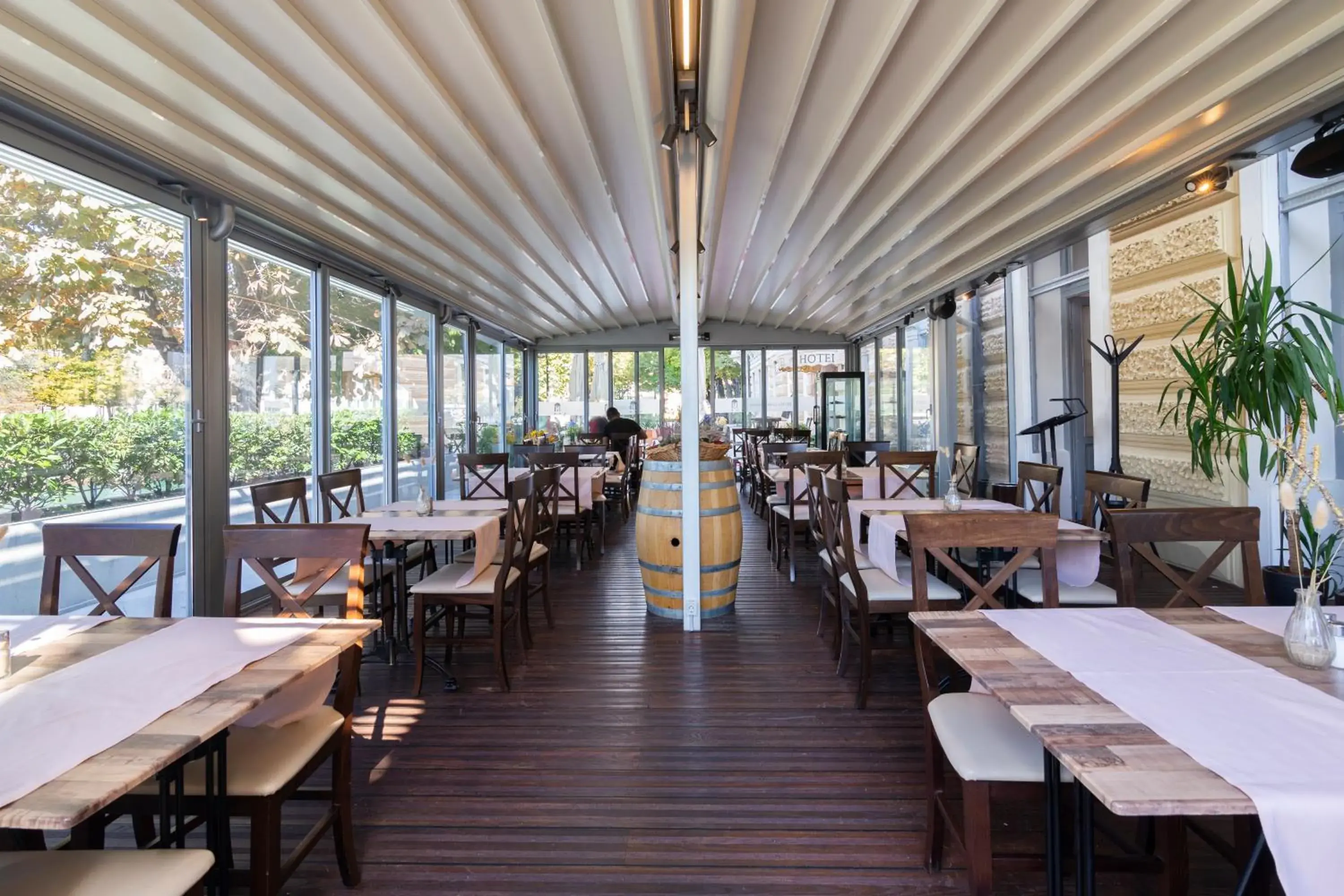 Restaurant/places to eat in Hotel Continental Restaurant/places to eat in Hotel Continental