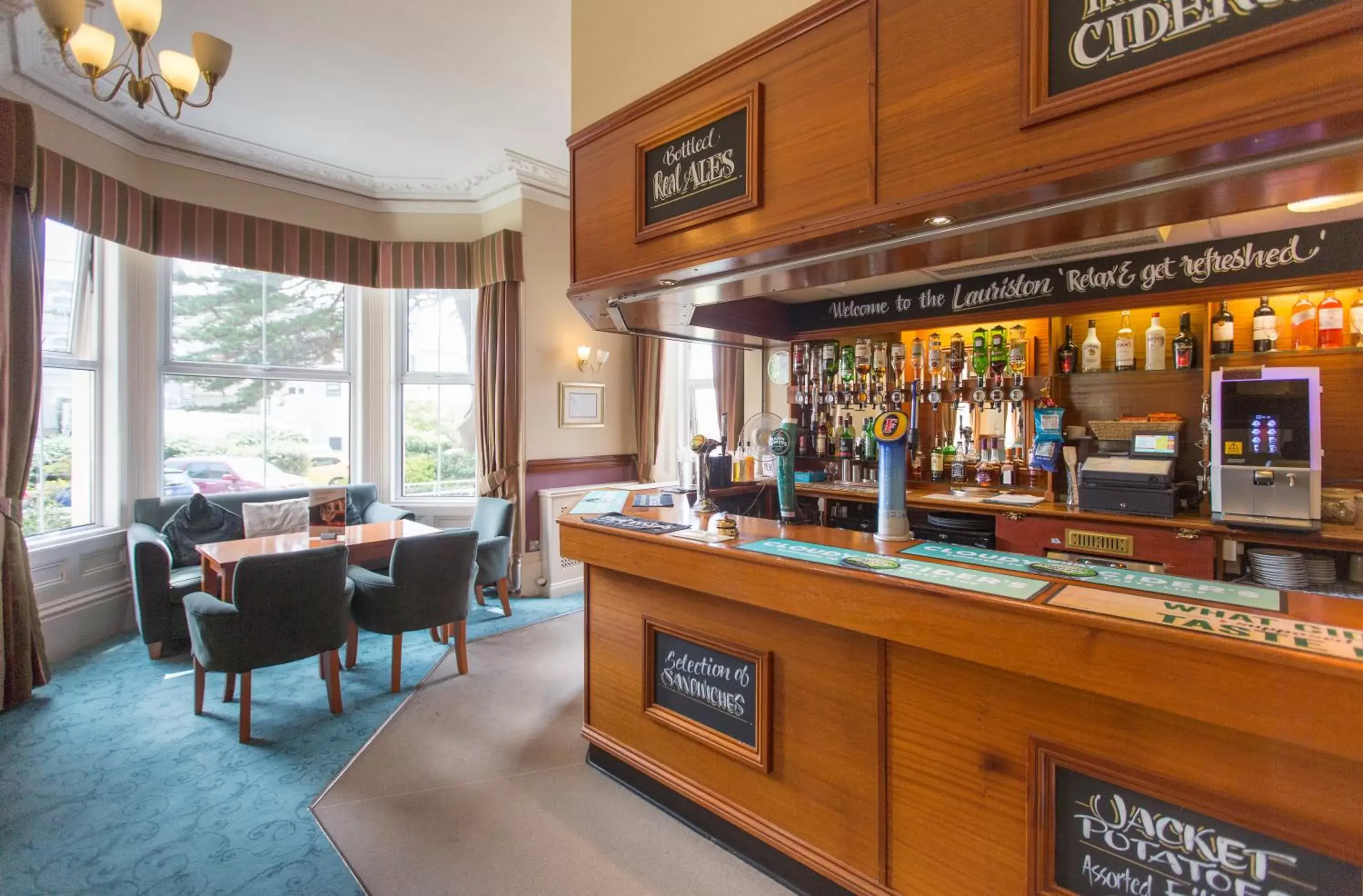 Lounge/Bar in Lauriston Hotel