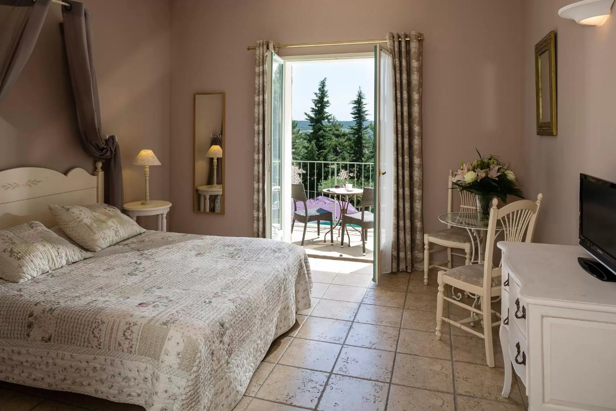 Guests, Bed in Hotel Restaurant Le Clos De Pradines