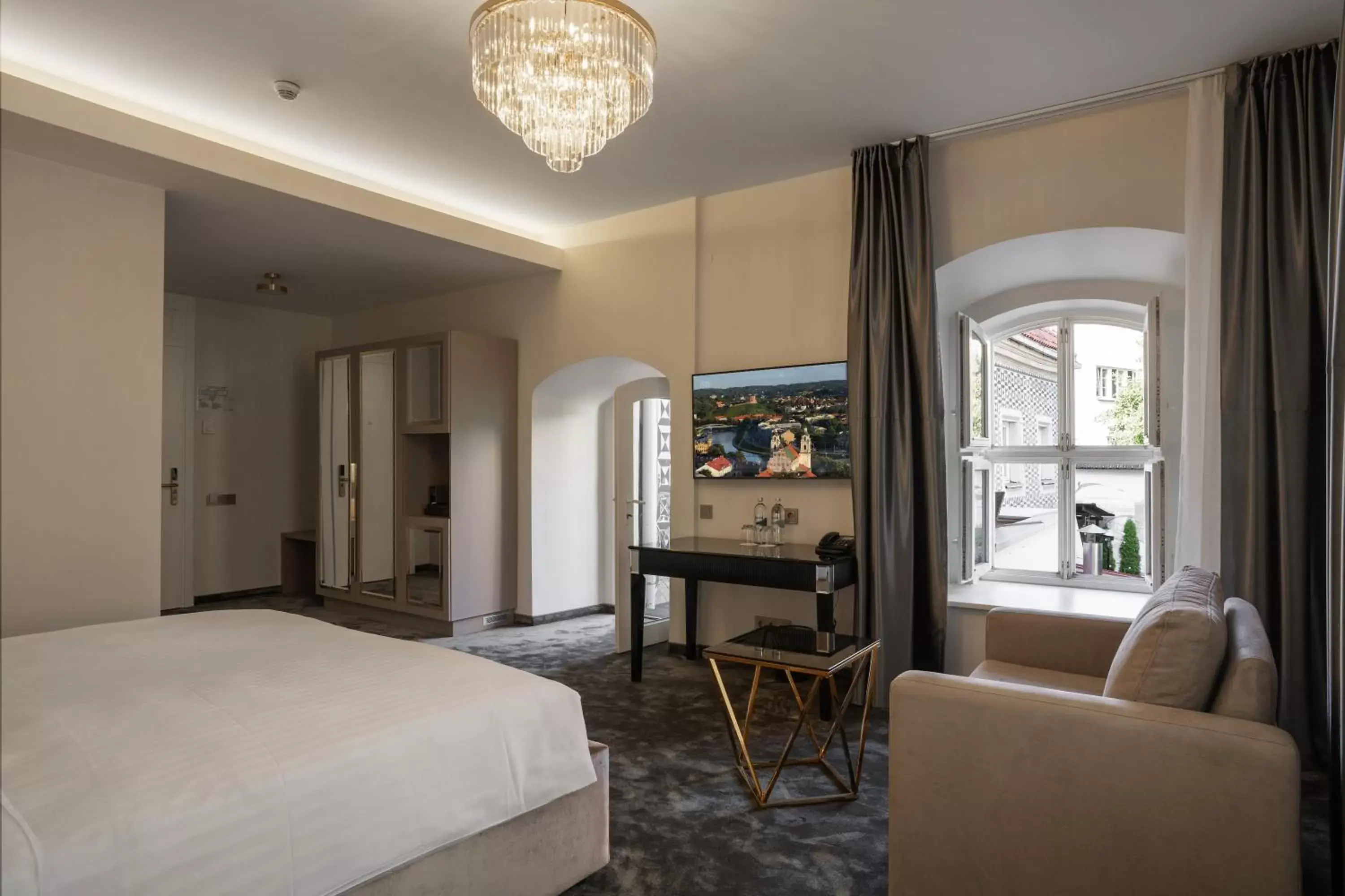 Photo of the whole room, Bed in St Palace Hotel Photo of the whole room, Bed in St Palace Hotel