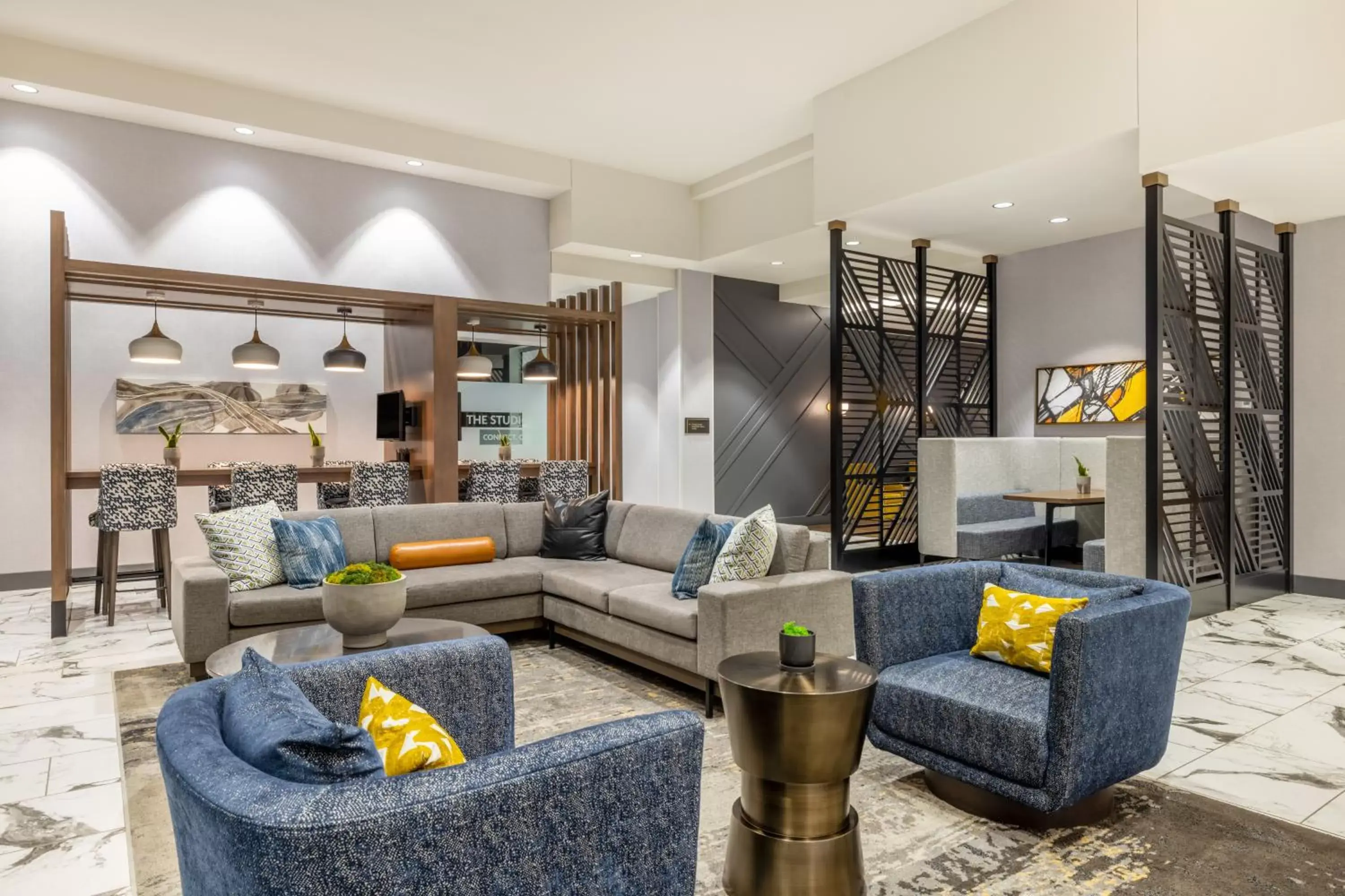 Lobby or reception, Seating Area in Crowne Plaza - Kearney, an IHG Hotel