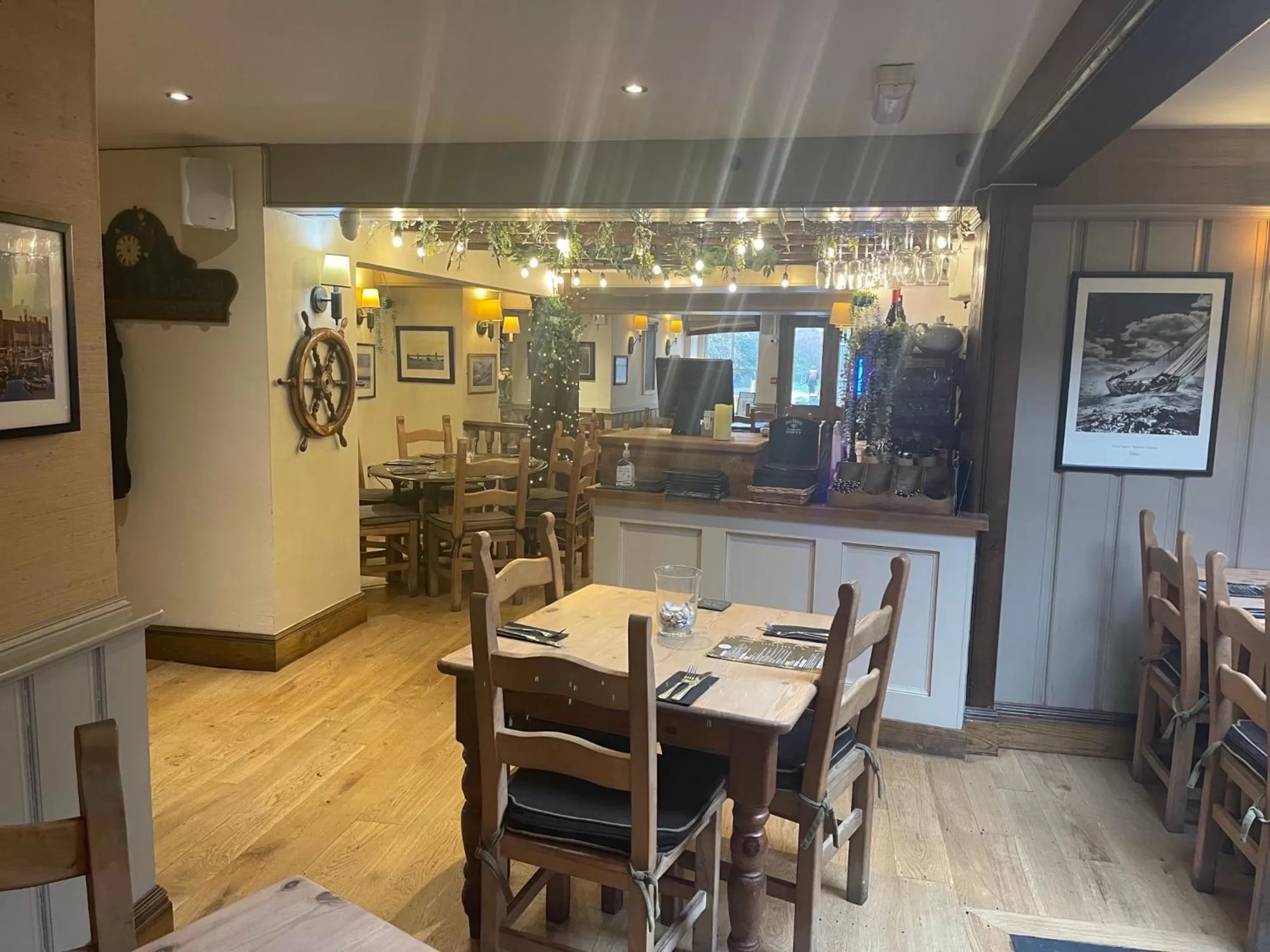 Restaurant/places to eat in Garddfon Inn
