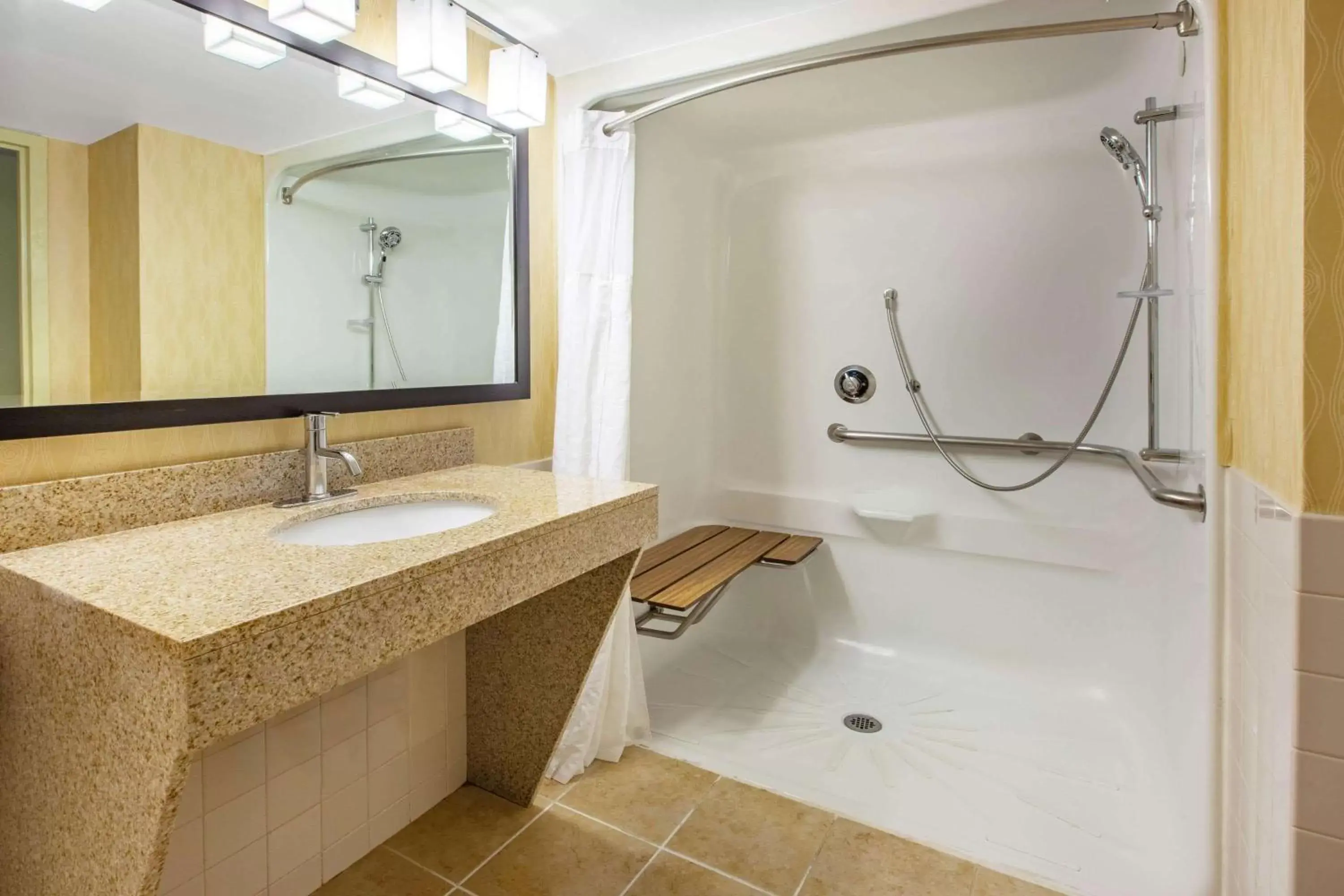 Photo of the whole room, Bathroom in Baymont by Wyndham Harrisburg
