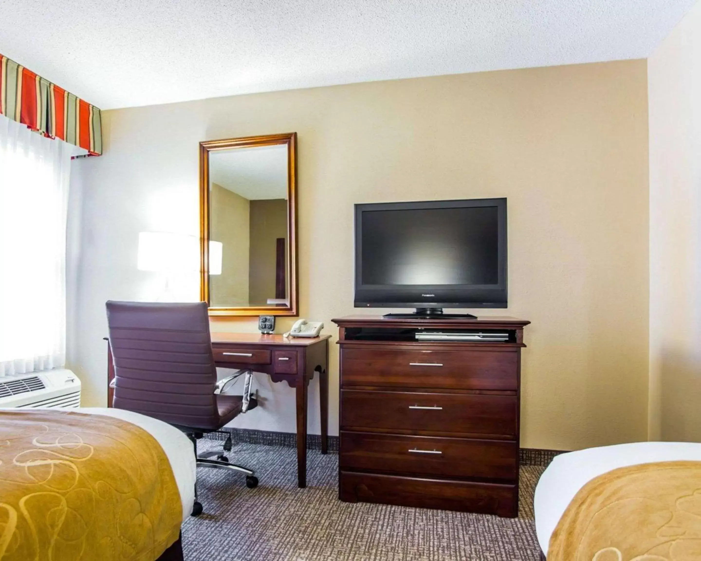 Photo of the whole room, TV/Entertainment Center in Comfort Suites Sumter