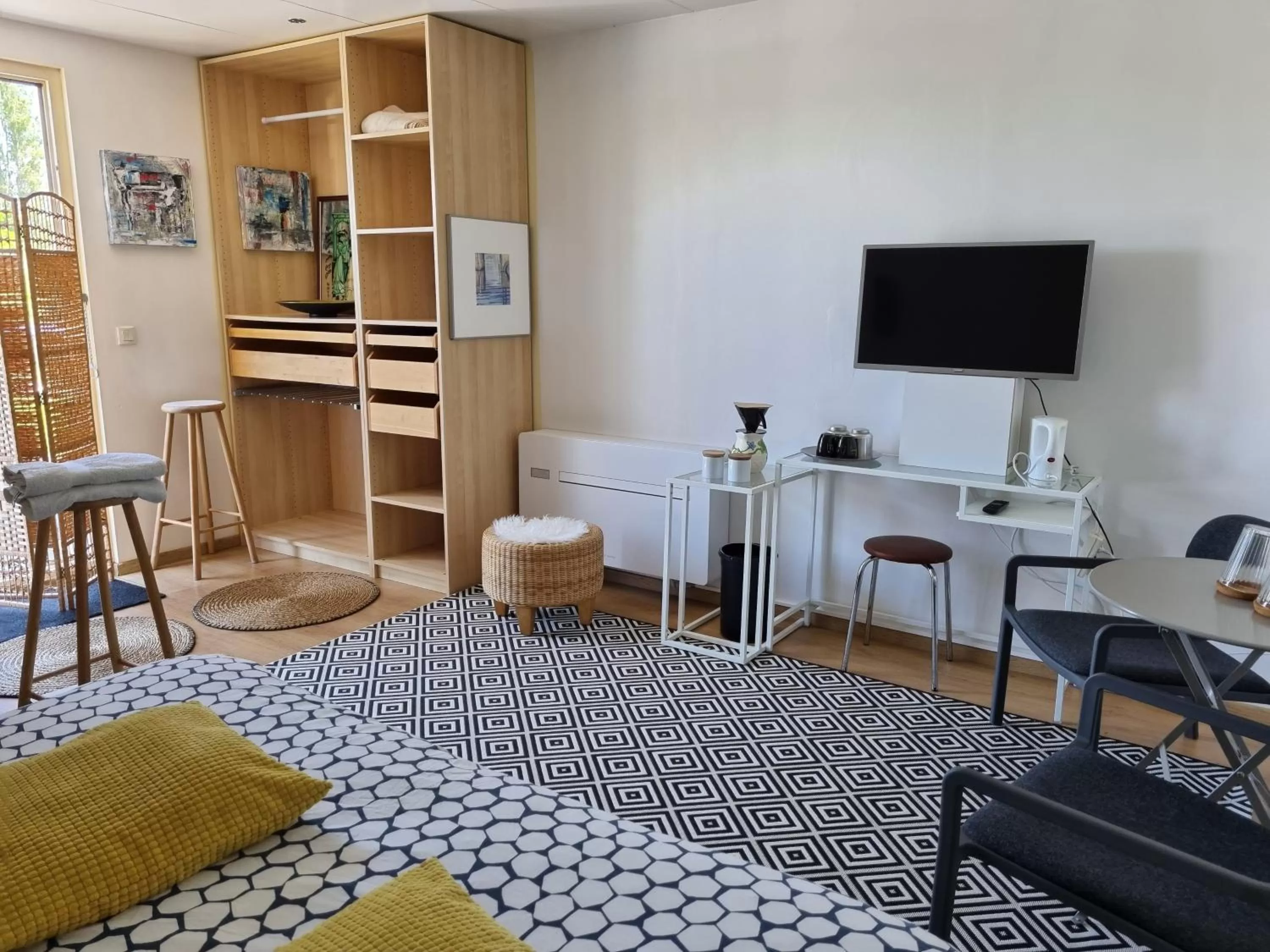 Living room, TV/Entertainment Center in Studio Art-hill