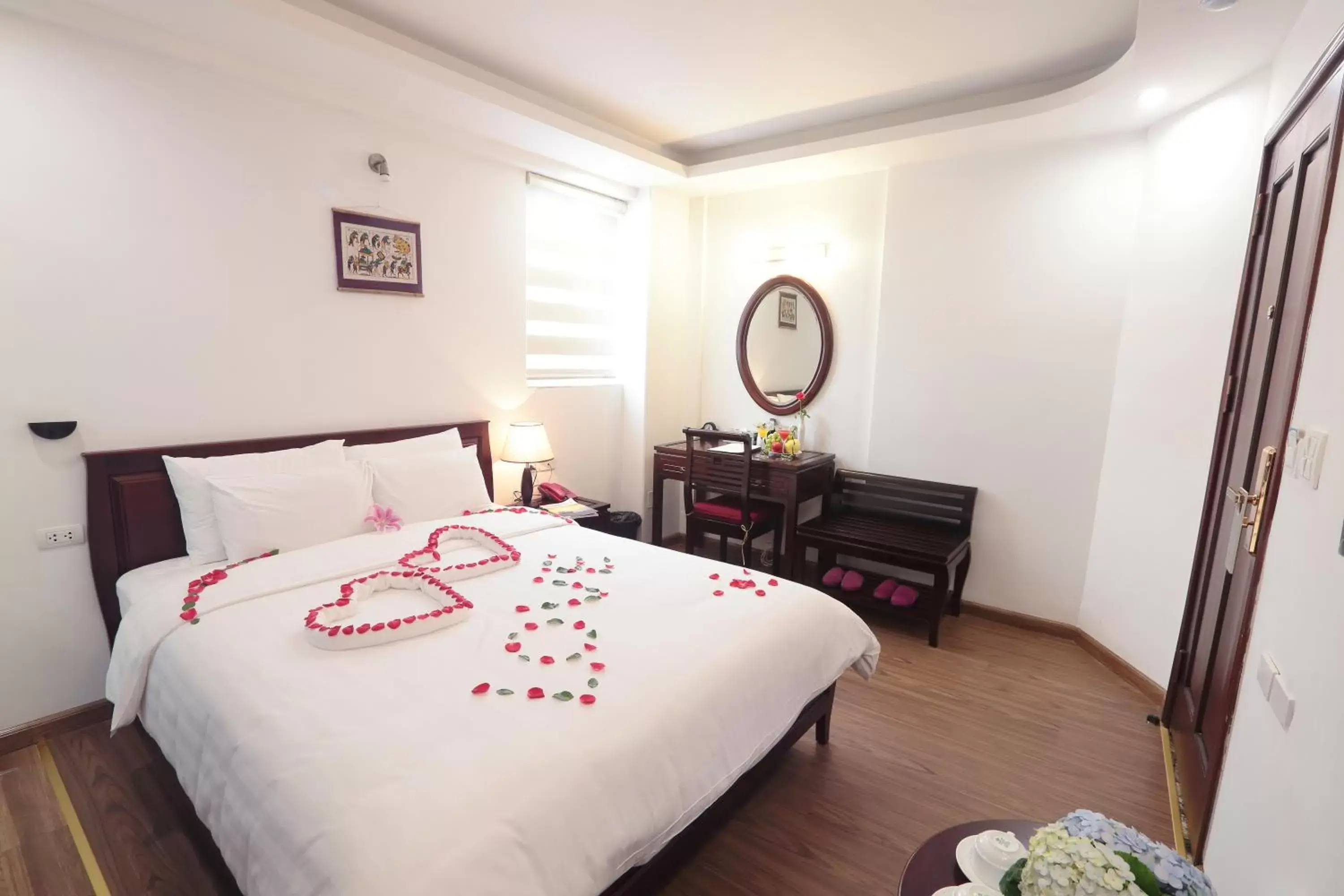 Photo of the whole room, Bed in Hanoi Siva Luxury Hotel & Travel