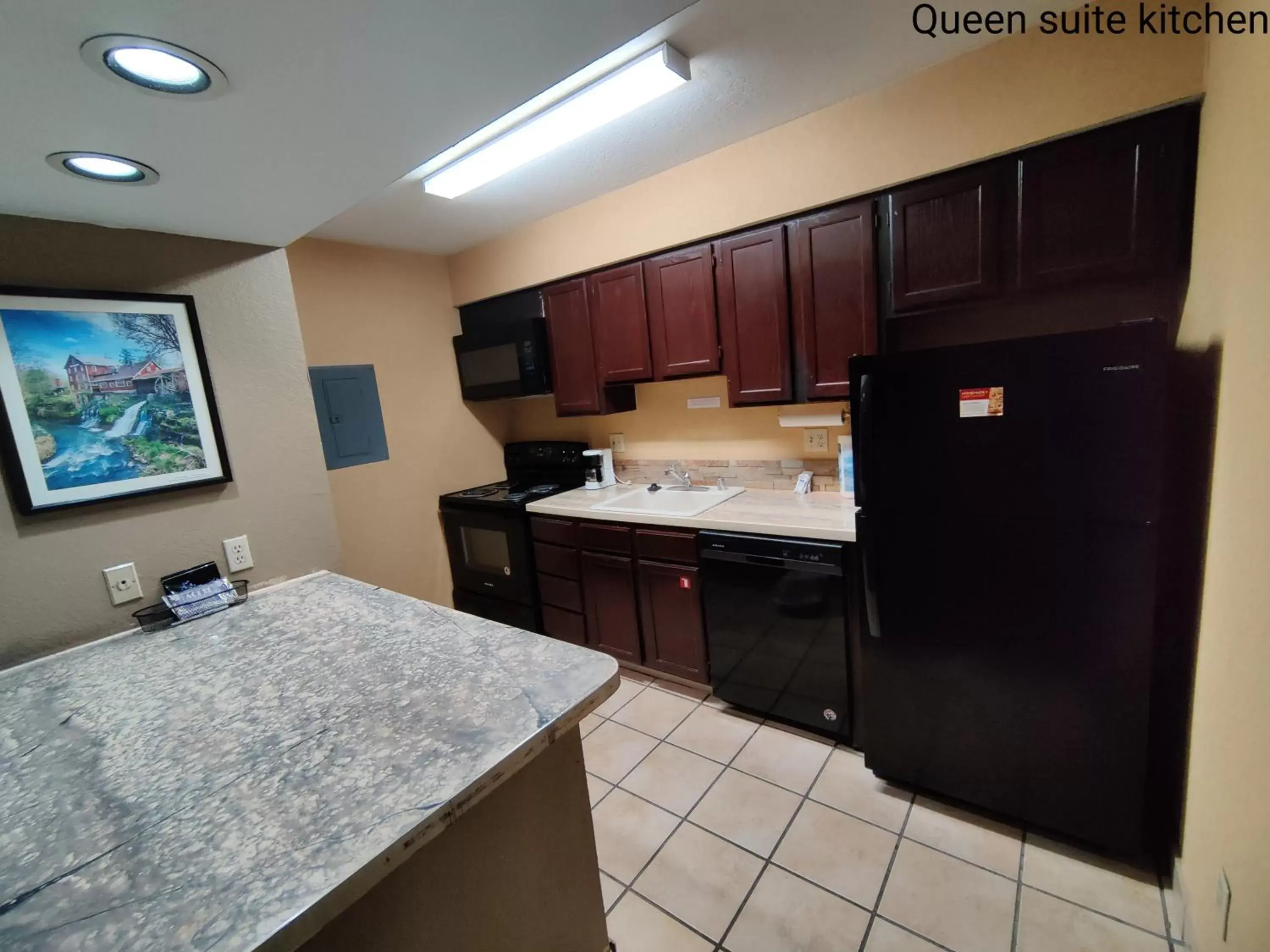 Kitchen or kitchenette, Kitchen/Kitchenette in Hawthorn Suites Dayton North
