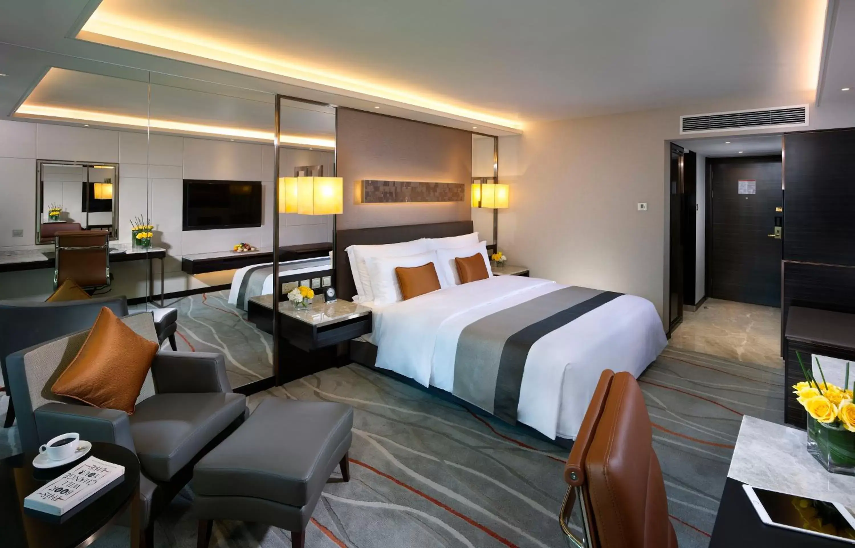Guests, Bed in InterContinental Grand Stanford Hong Kong by IHG Guests, Bed in InterContinental Grand Stanford Hong Kong by IHG
