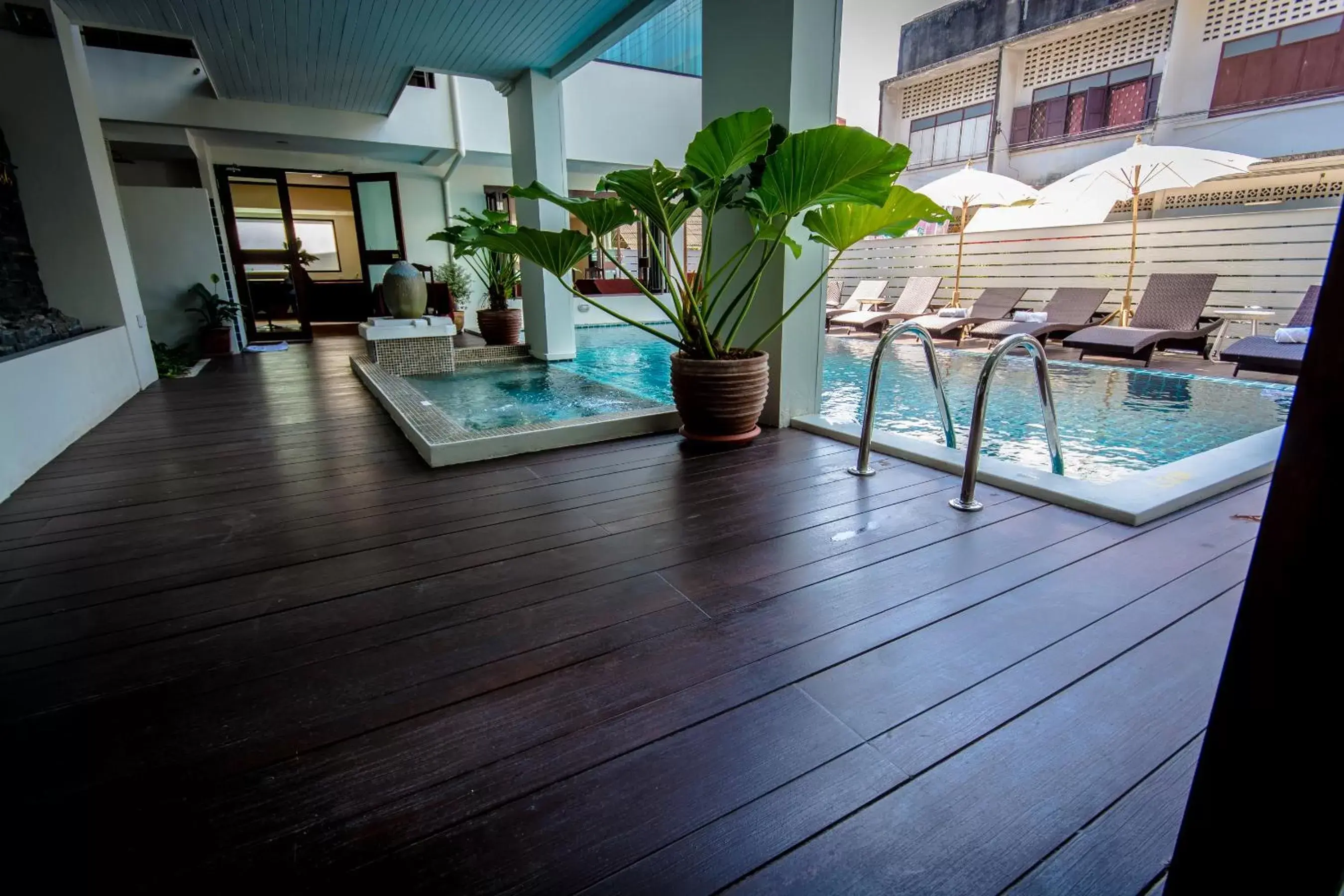 Swimming Pool in Goldenbell Hotel Chiangmai