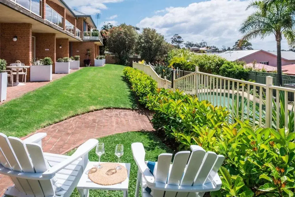 Garden view in Mollymook Seascape Motel and Apartments