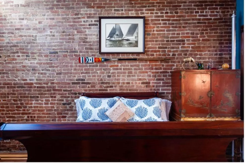 Bedroom, Lobby/Reception in Northern Lights Mansion