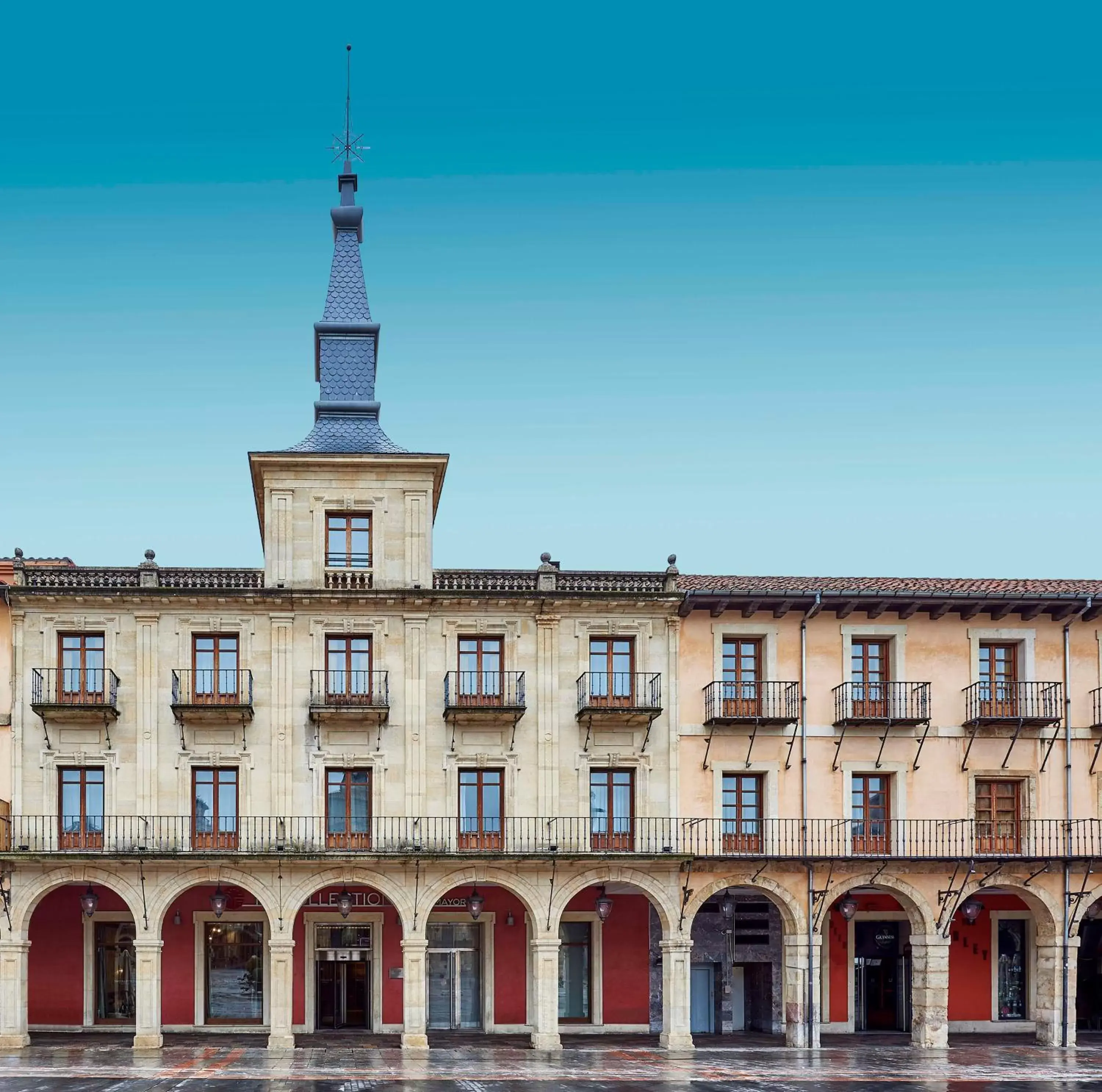 Property building in NH Collection León Plaza Mayor