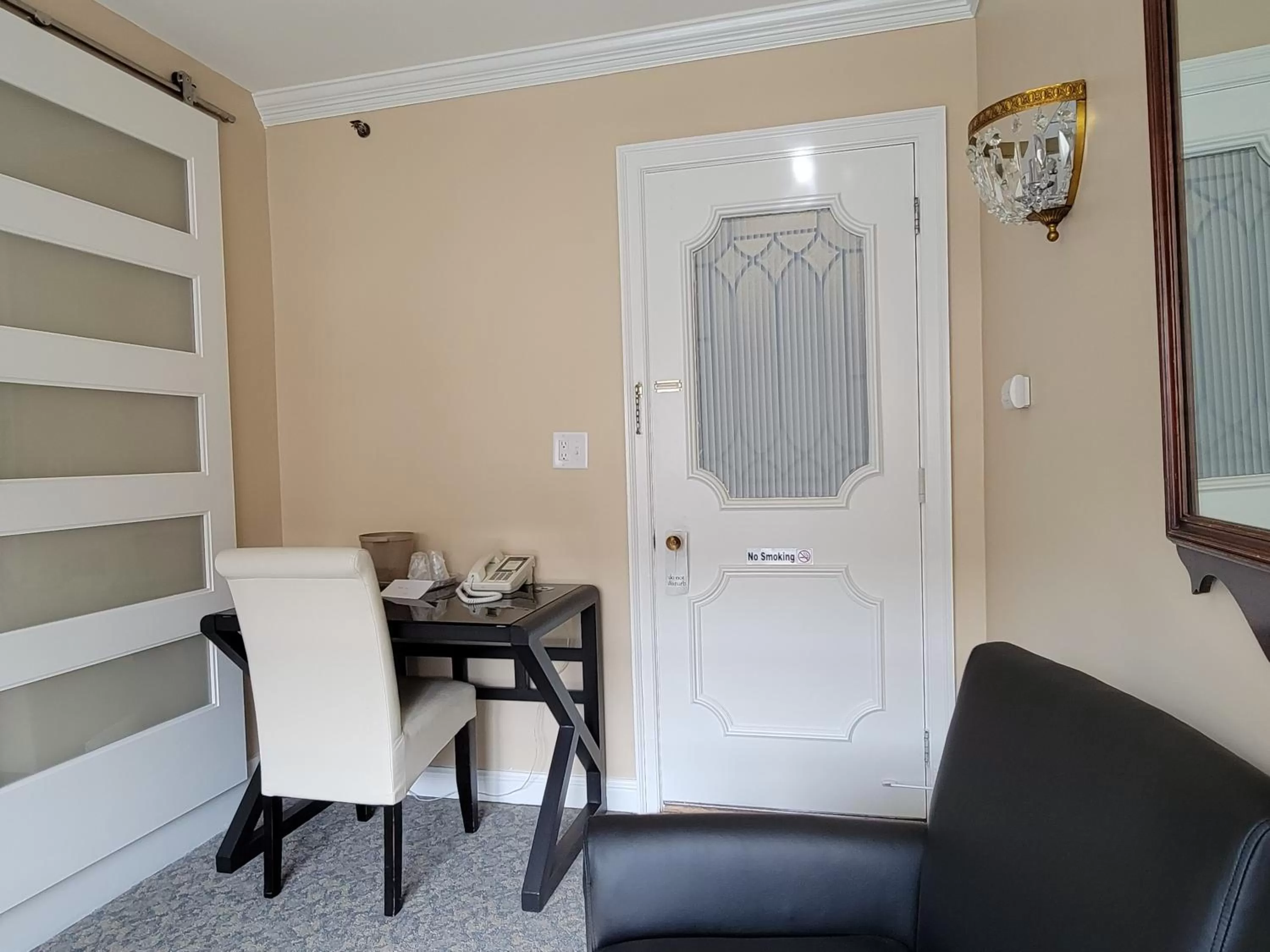 Seating area, Dining Area in Lowell Inn
