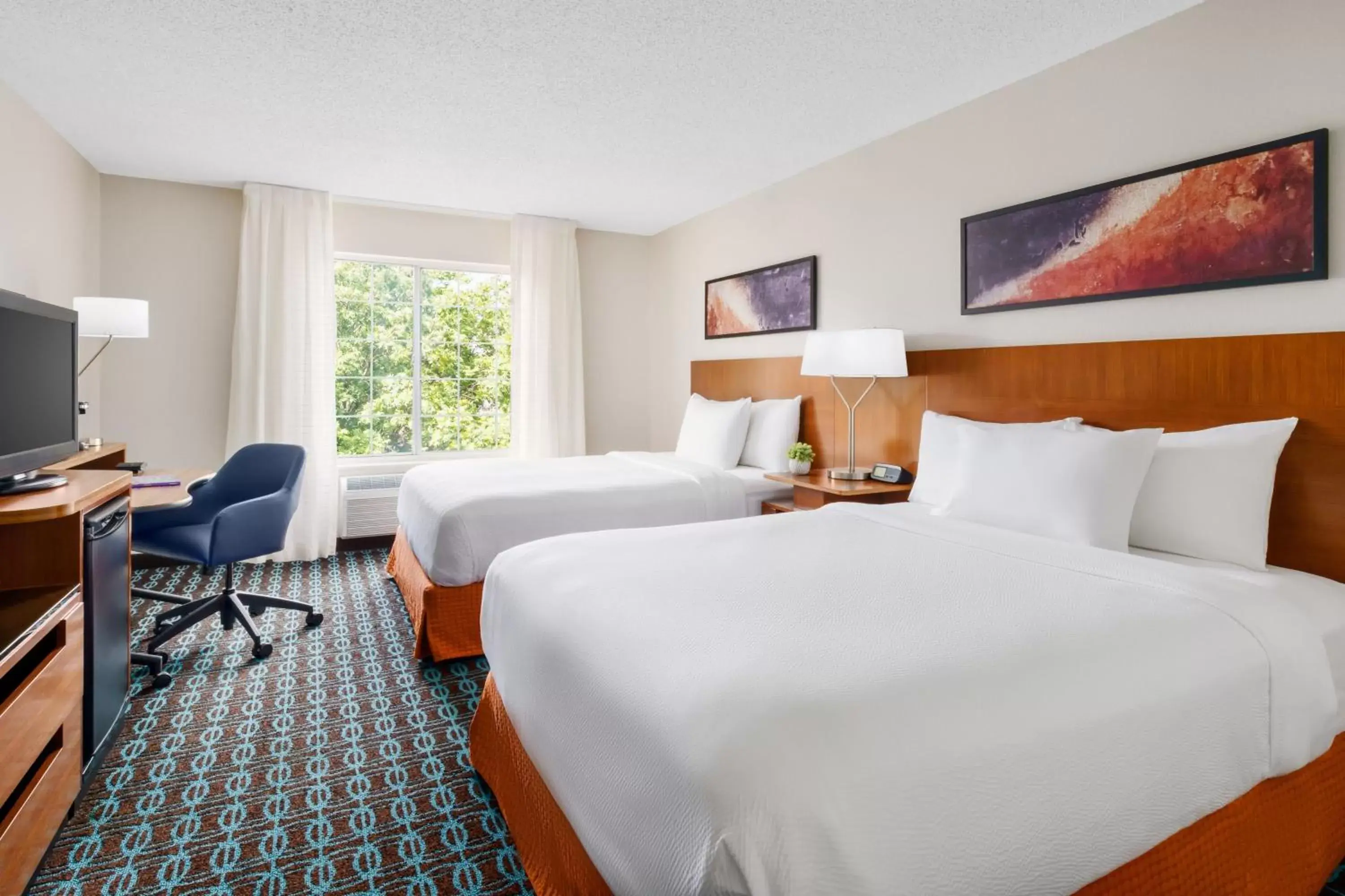 Photo of the whole room, Bed in Fairfield Inn and Suites by Marriott Houston The Woodlands