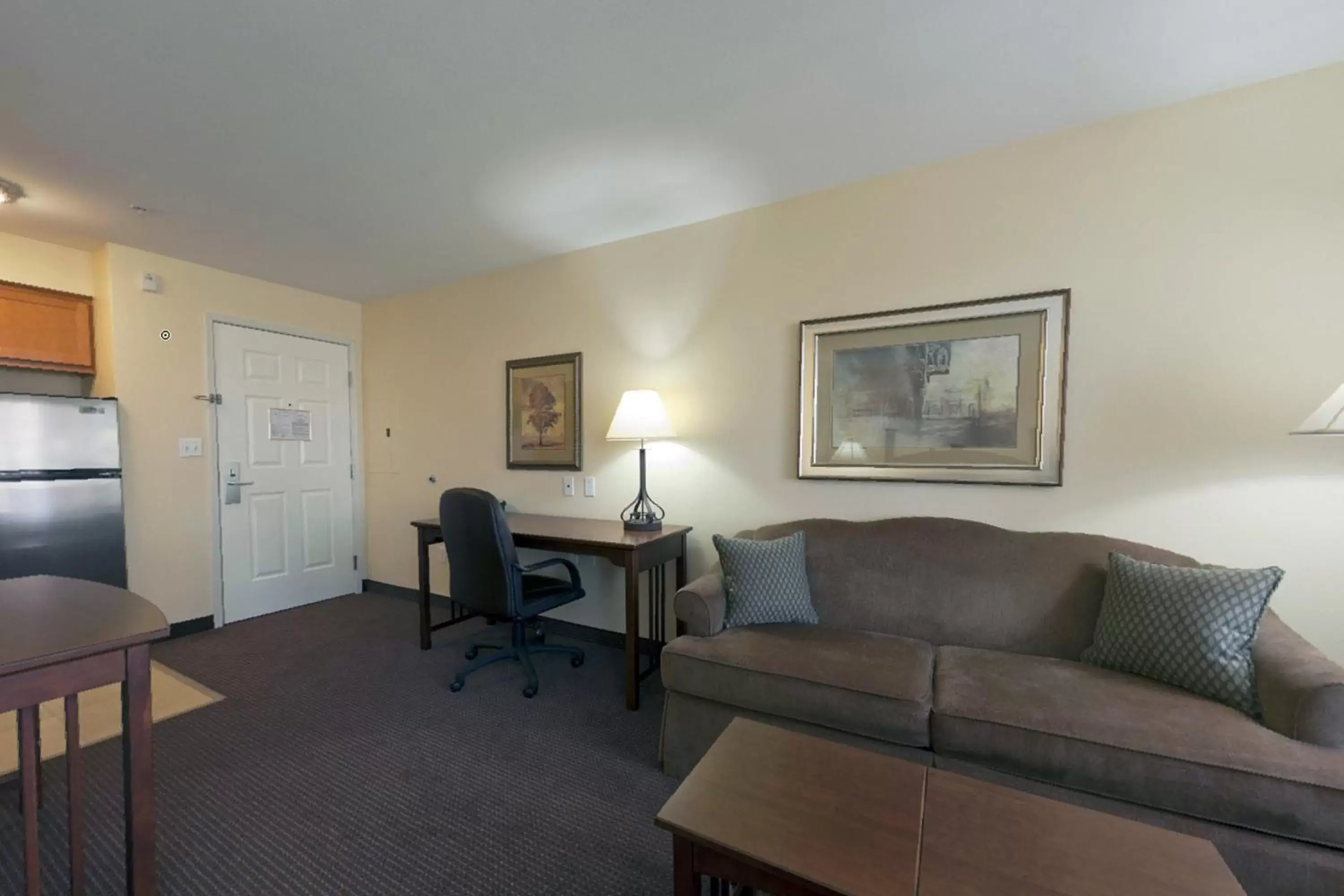 Photo of the whole room, Seating Area in Staybridge Suites Rocklin - Roseville Area, an IHG Hotel