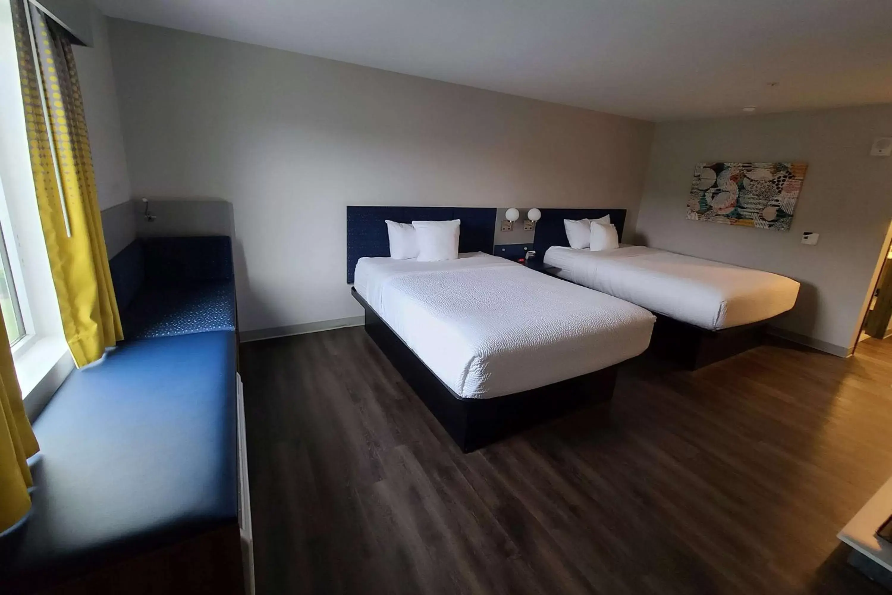 Photo of the whole room, Bed in Microtel Inn & Suites by Wyndham Milford