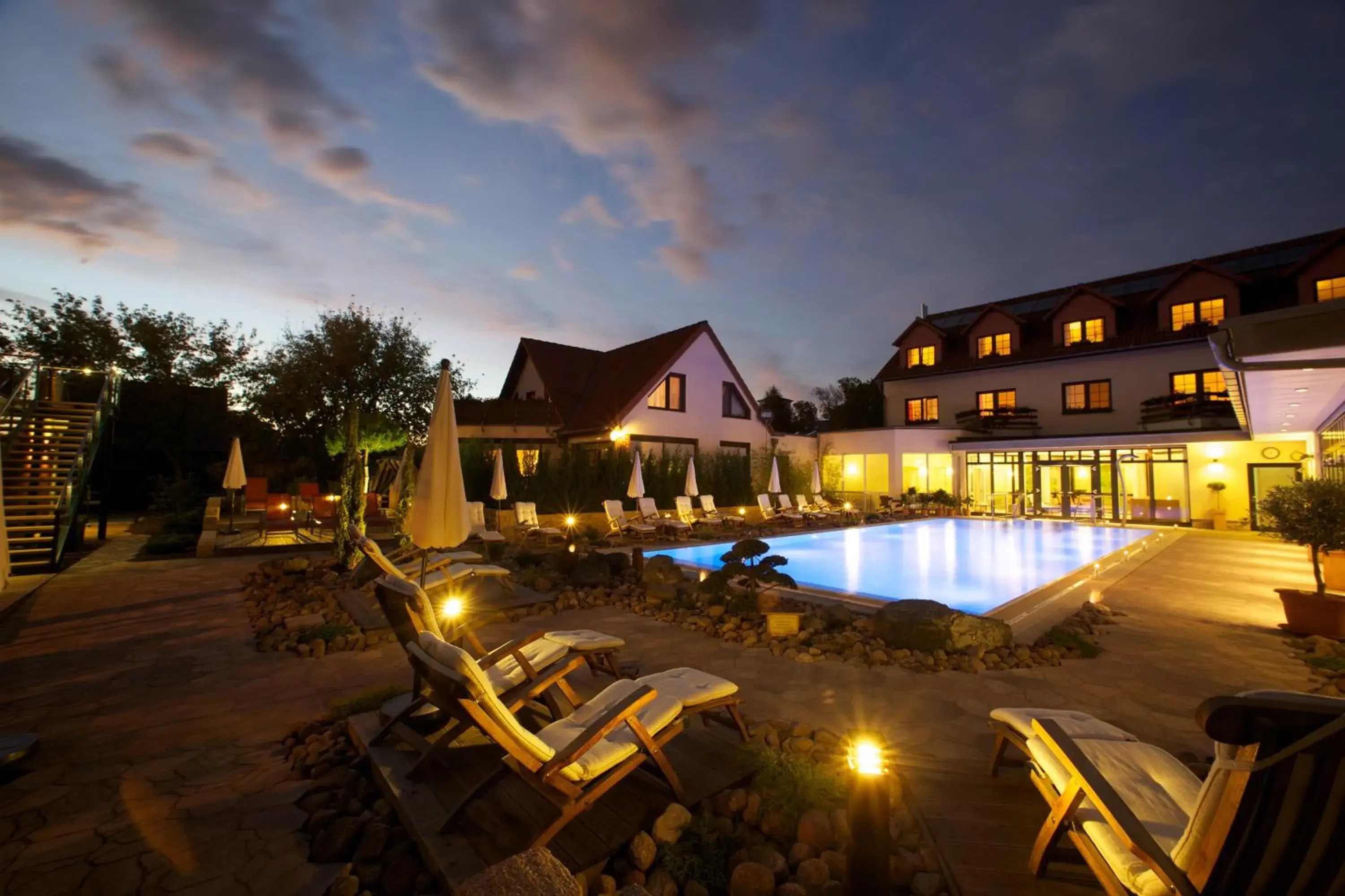 Property building, Swimming Pool in Ringhotel Hotel Zum Stein