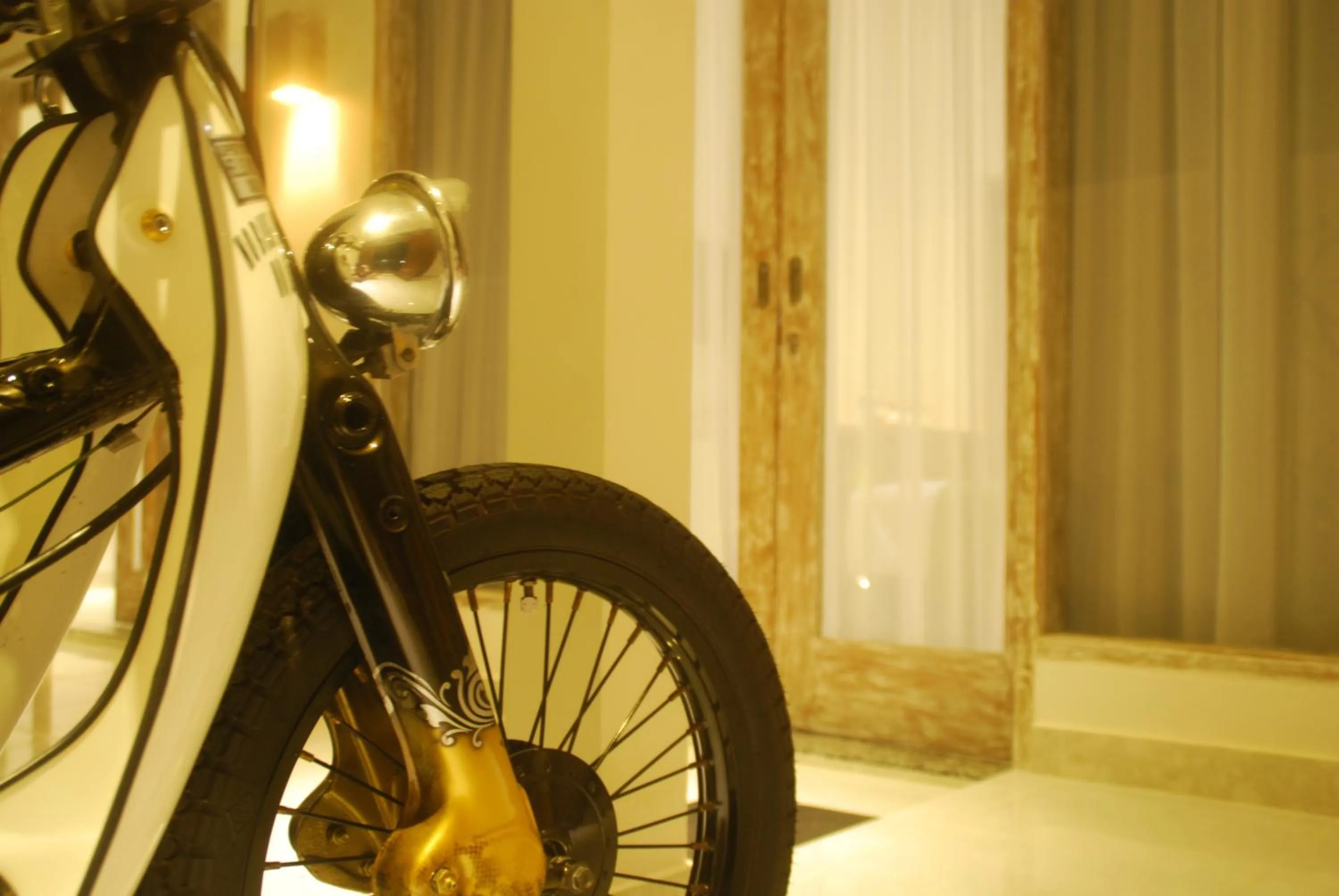 Text overlay in Sugiras Living