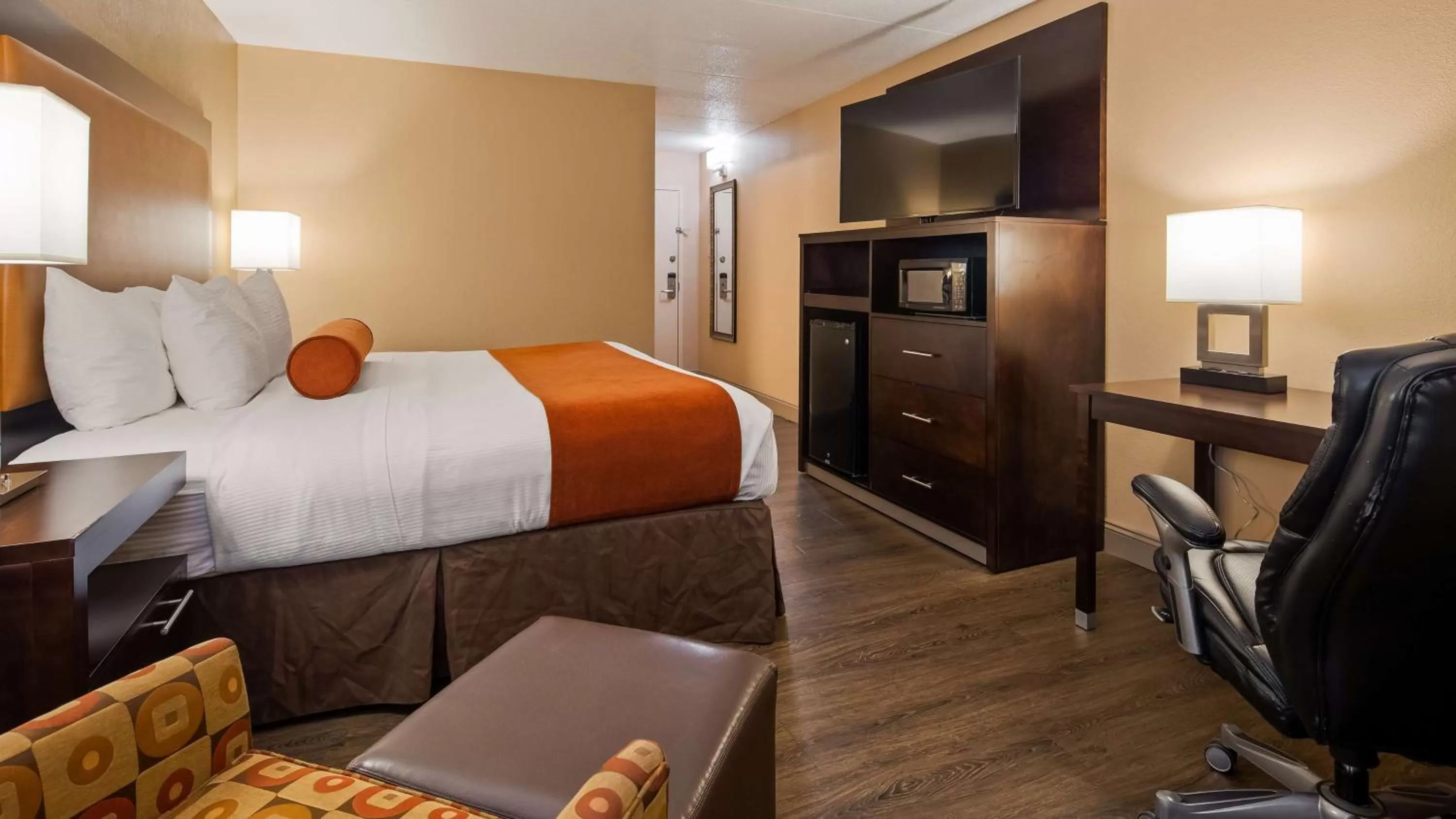 Photo of the whole room, Bed in Best Western Crossroads of the Bluffs