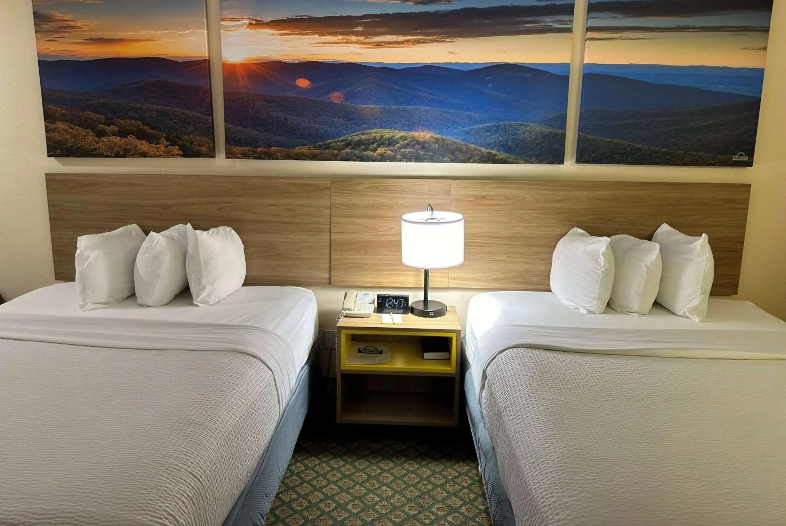 Photo of the whole room, Bed in Days Inn & Suites by Wyndham Eunice