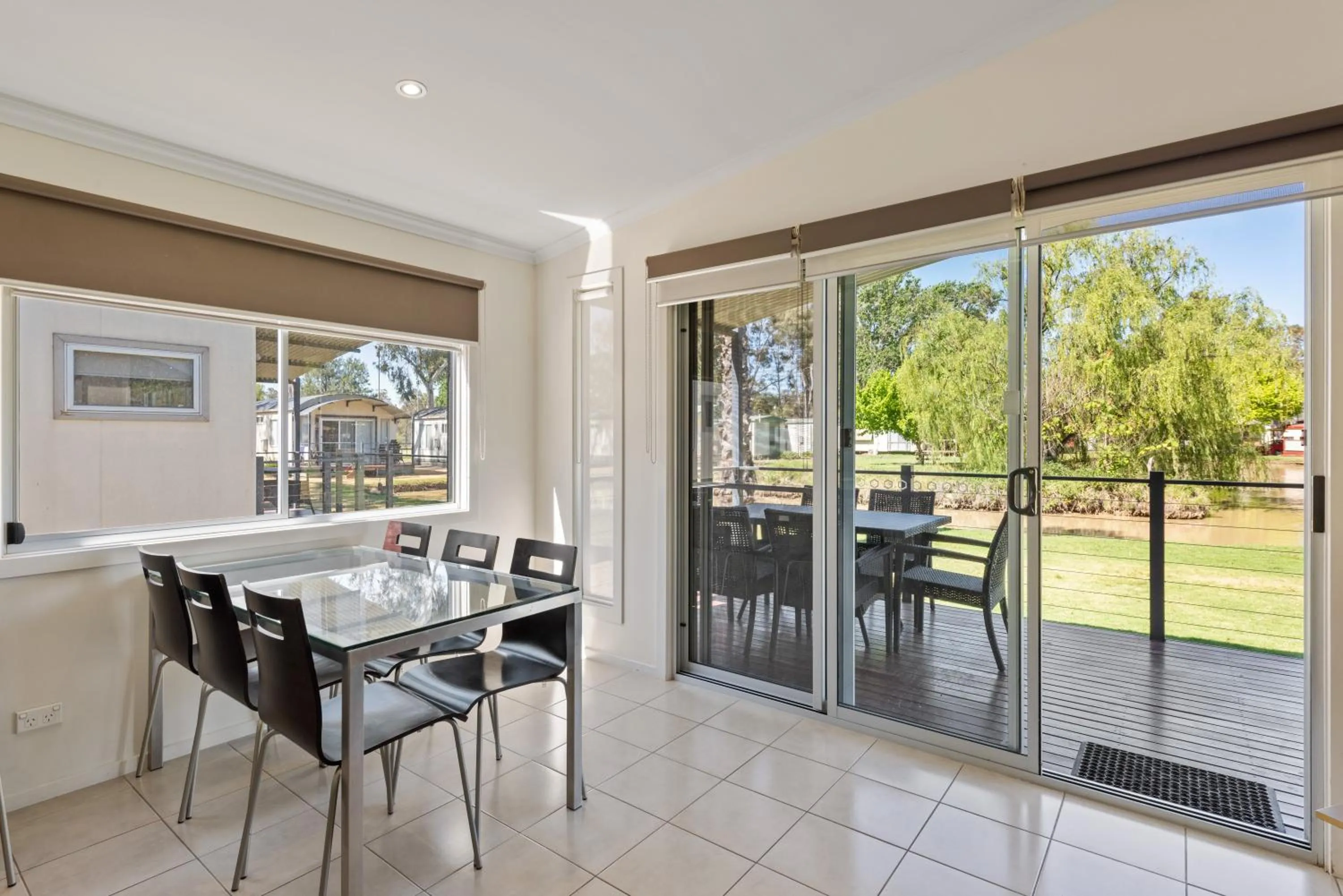 Dining area in Discovery Parks - Maidens Inn Moama
