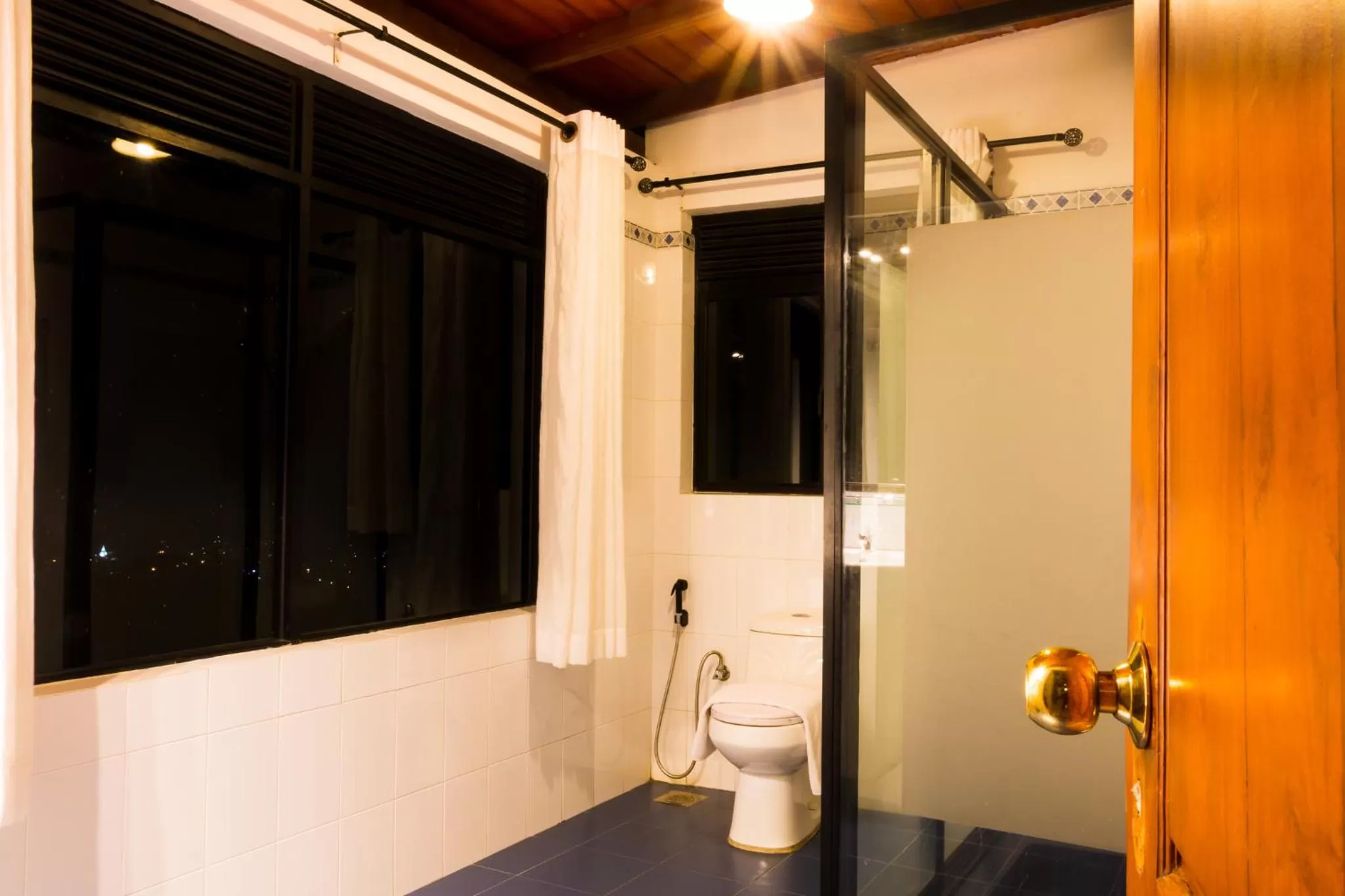 Bathroom in Kandy Unique Hotel