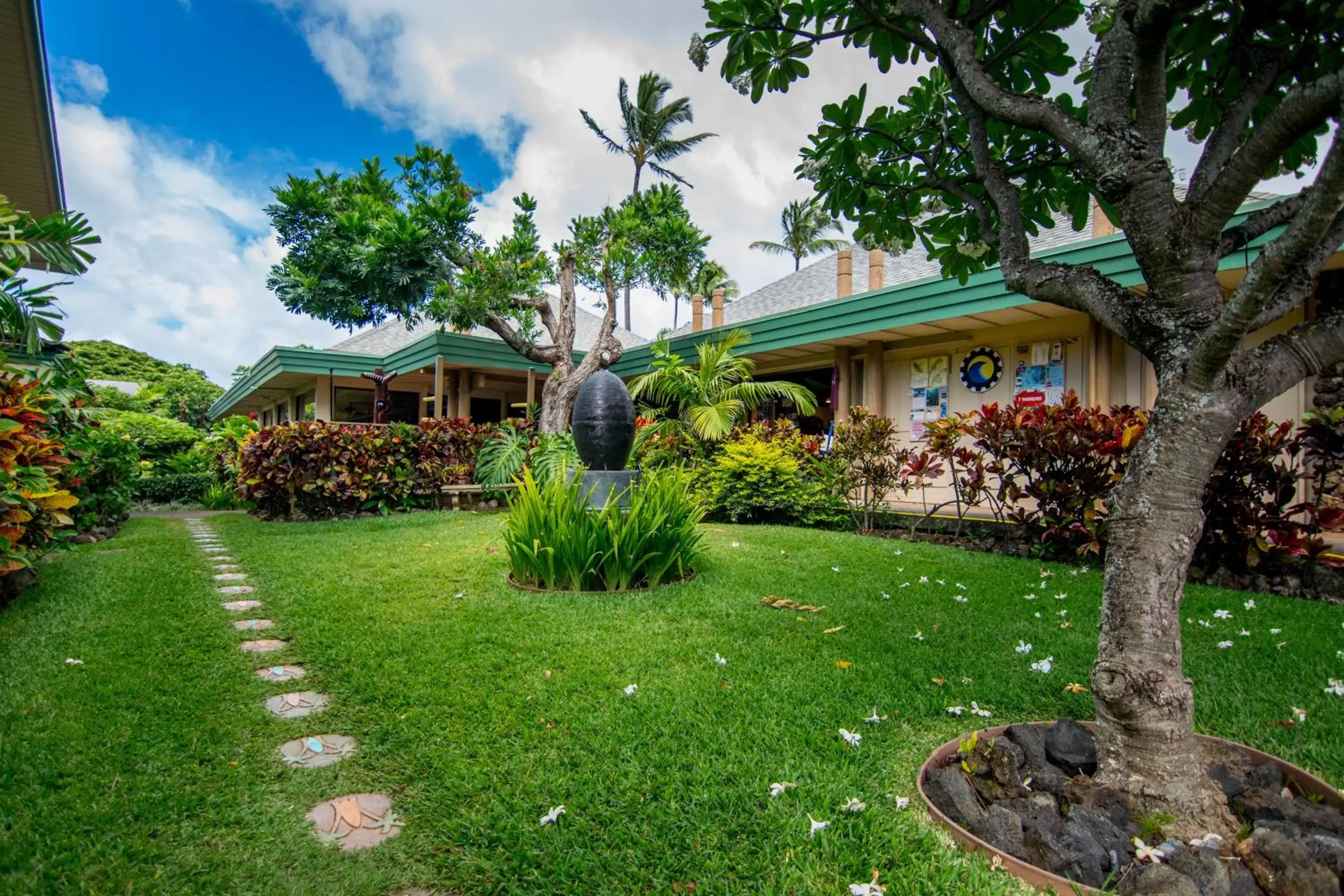 Garden, Property Building in Napili Shores Maui by OUTRIGGER - No Resort & Housekeeping Fees