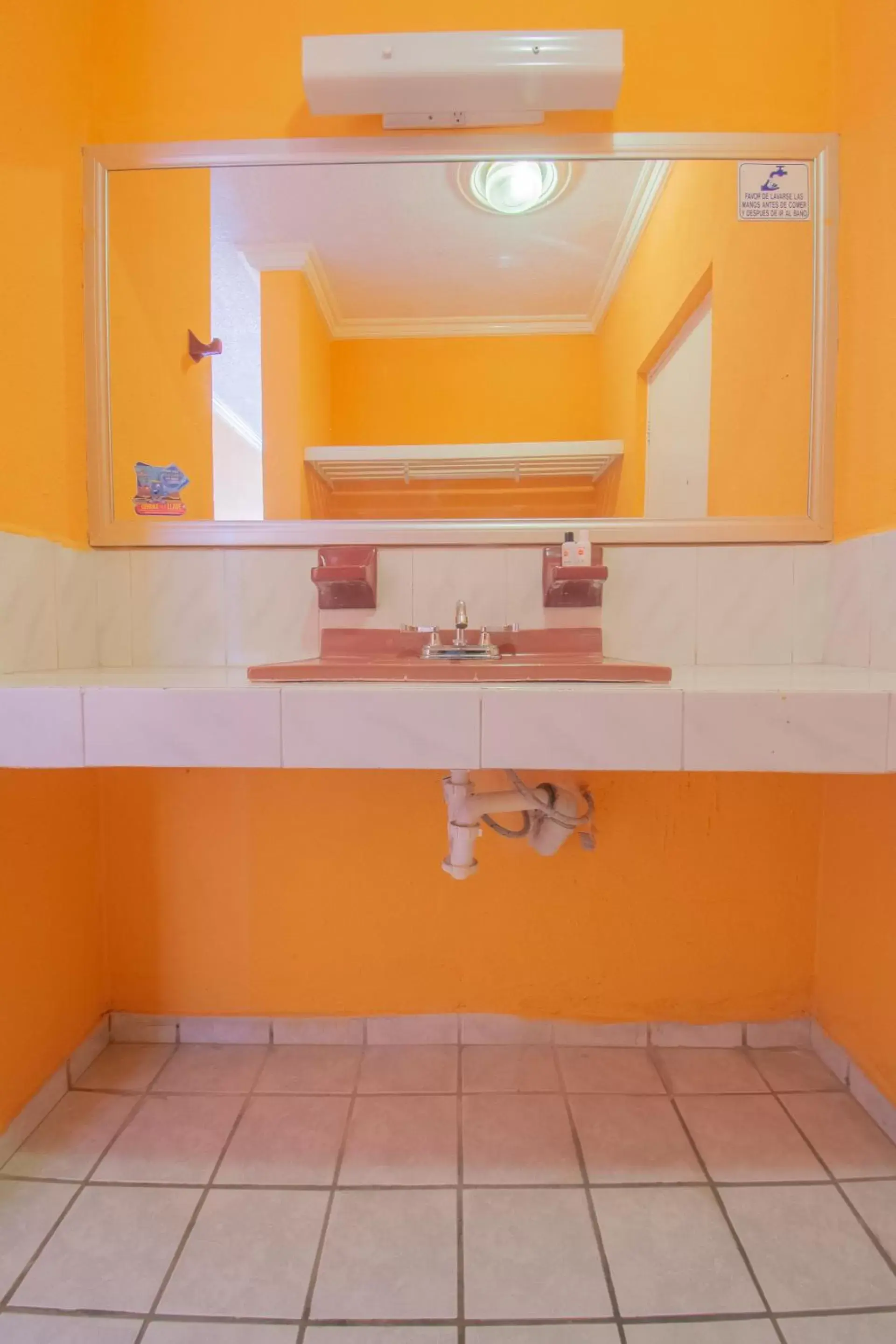 Bathroom, Kitchen/Kitchenette in OYO Hotel Casino Del Valle, Matehuala