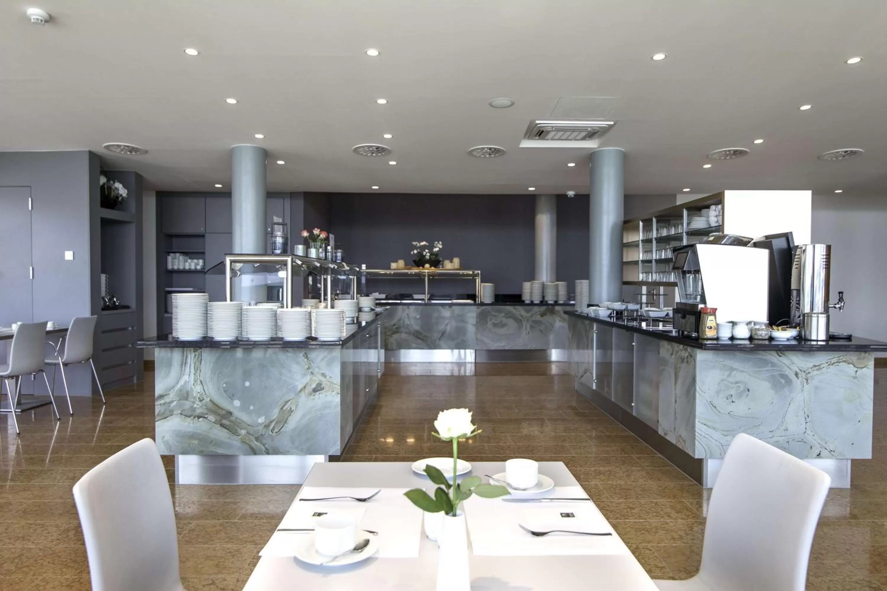 Restaurant/places to eat in Nordsee Hotel Fischereihafen