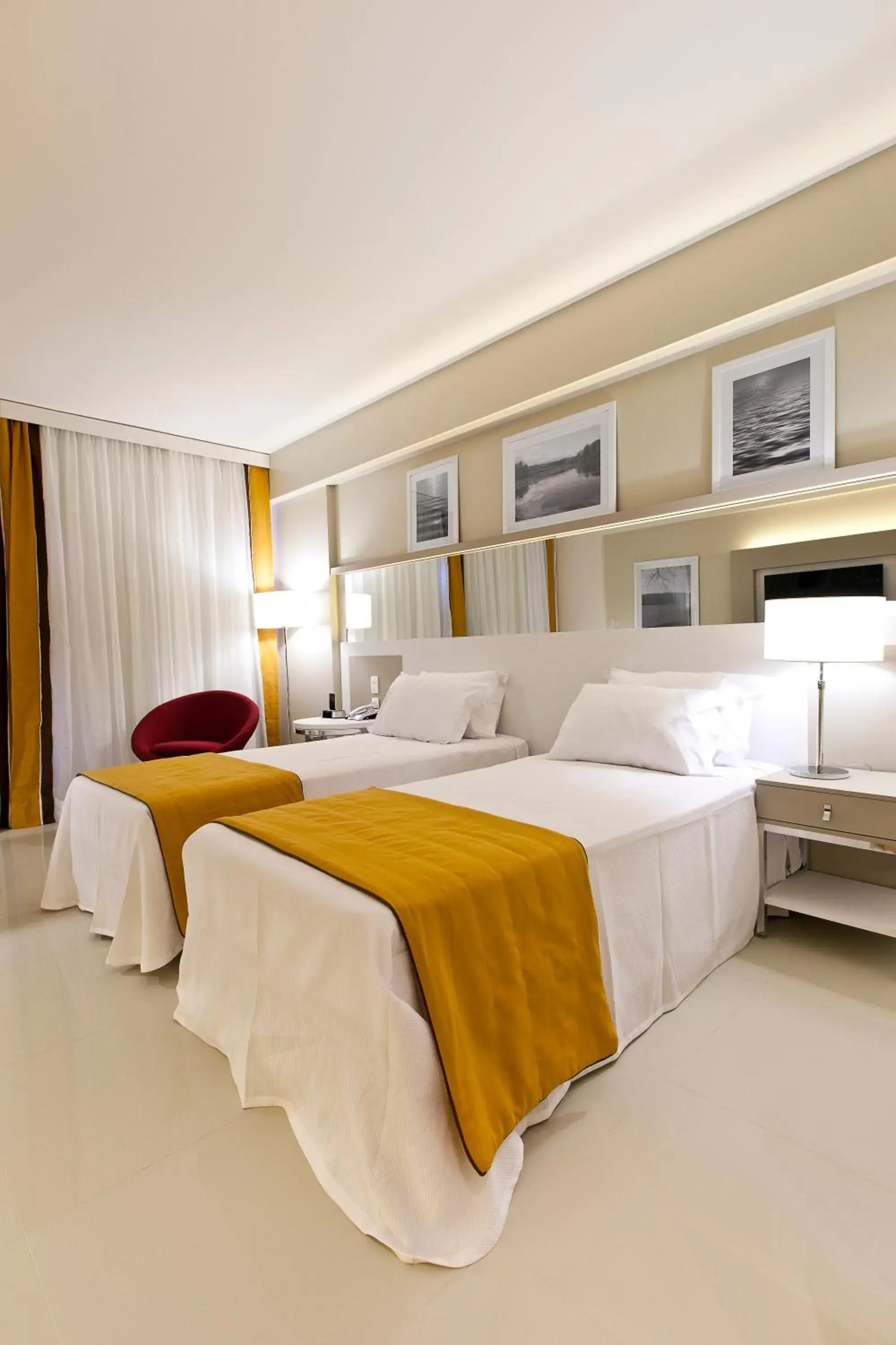 Bedroom, Bed in eSuites Spa Lagoa Santa