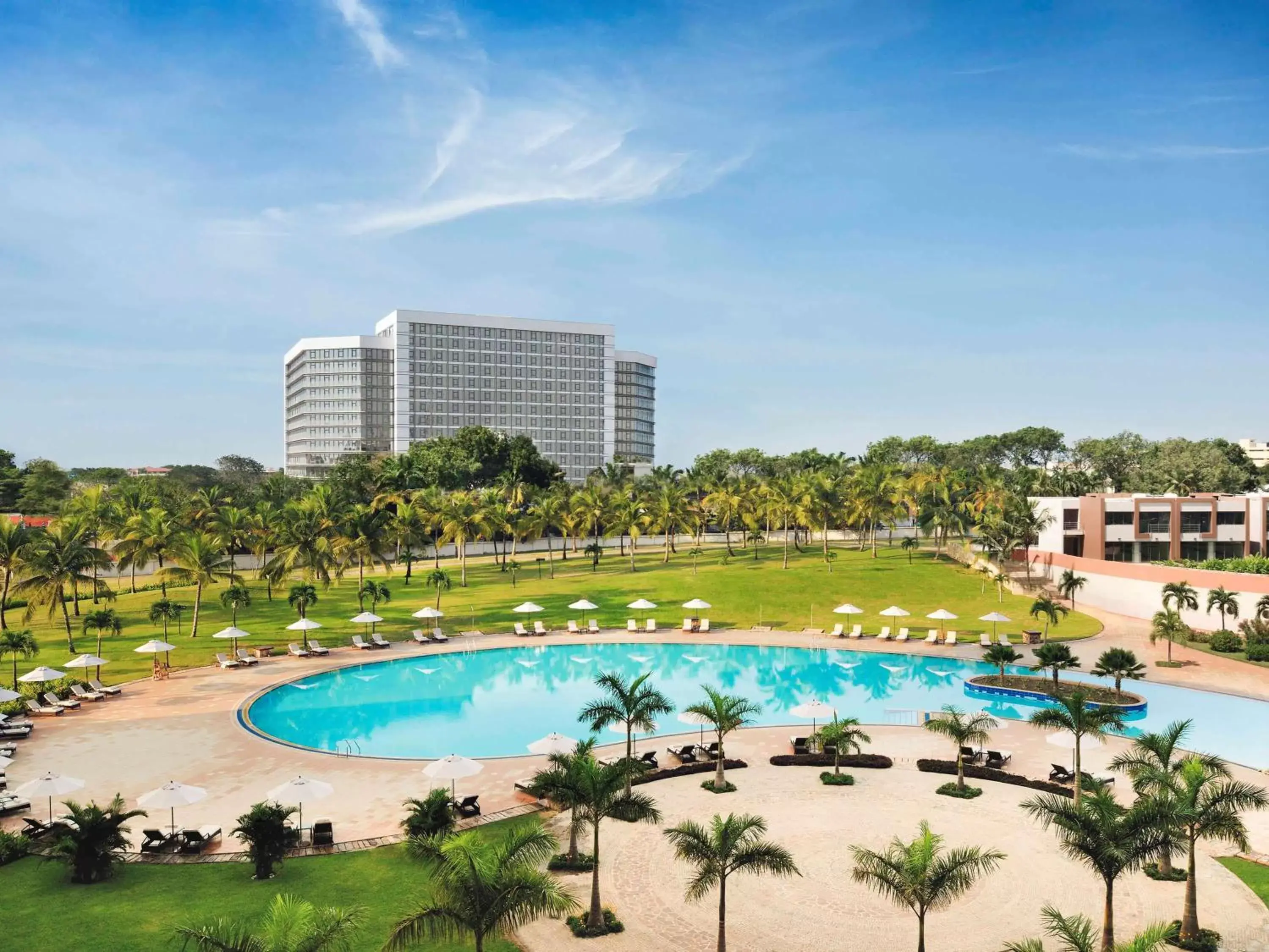 Photo of the whole room, Swimming Pool in Mövenpick Ambassador Hotel Accra