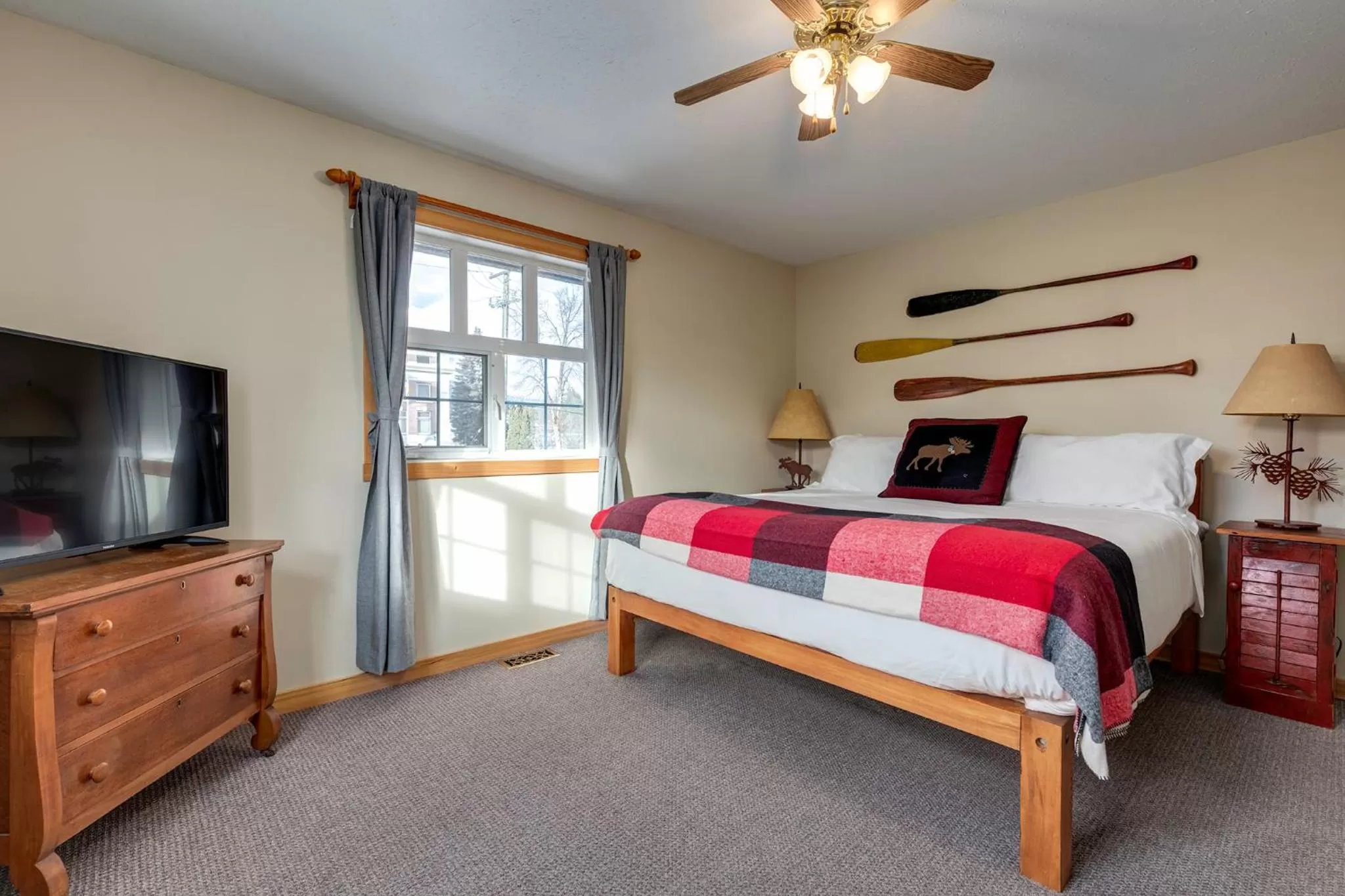 Bed in Courthouse Inn Revelstoke