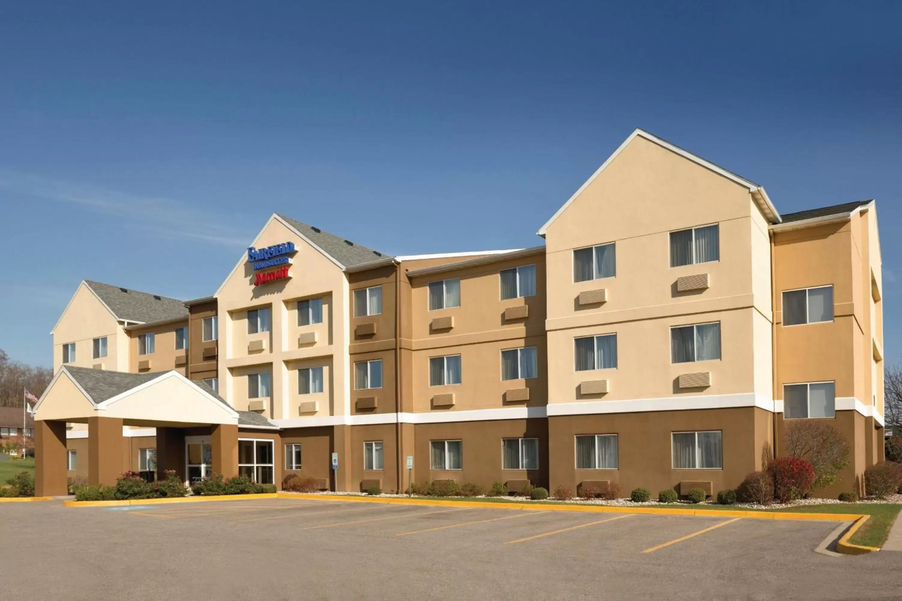 Property Building in Fairfield Inn & Suites South Bend Mishawaka