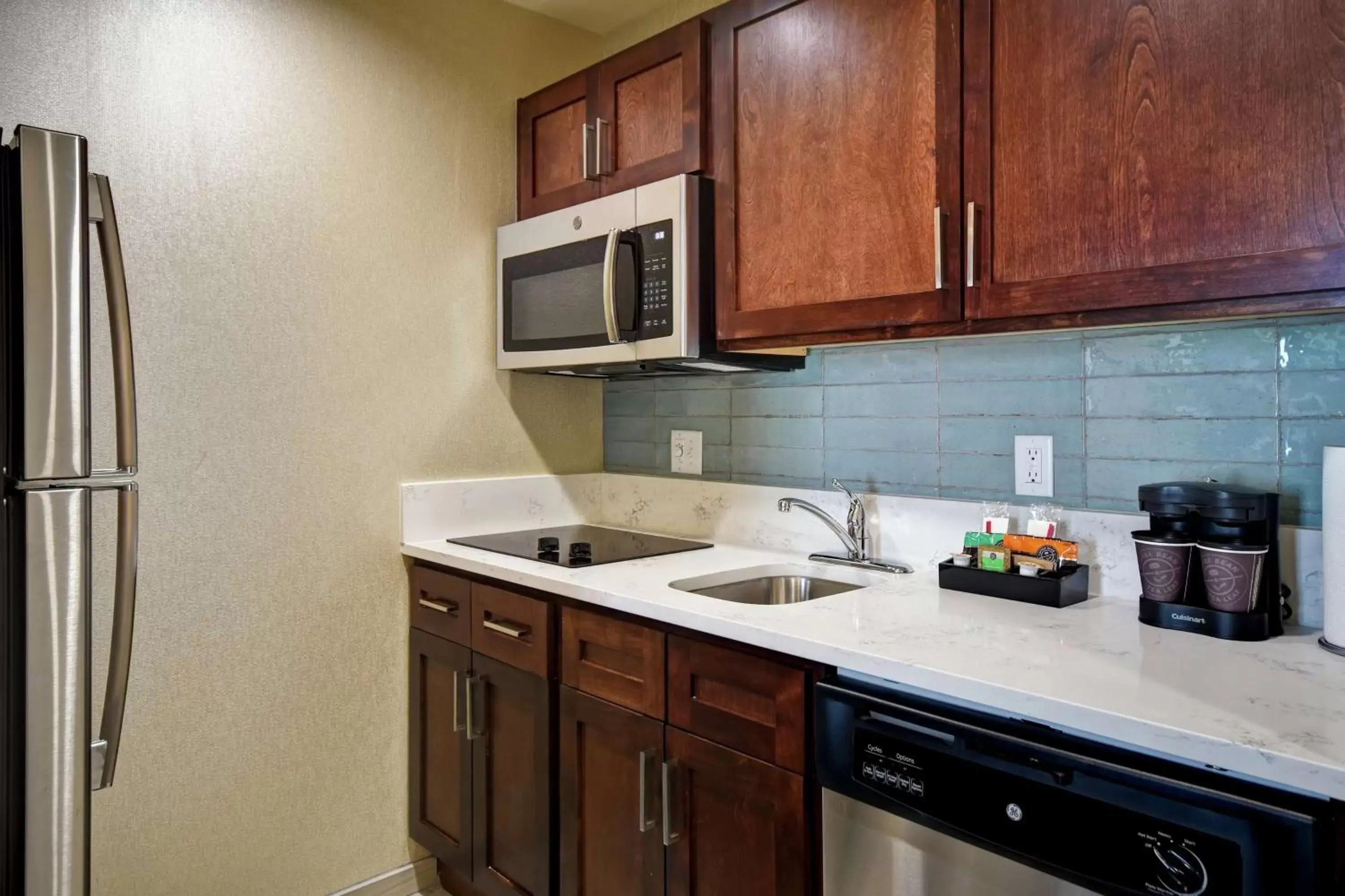 Bedroom, Kitchen/Kitchenette in Homewood Suites By Hilton Salt Lake City Airport