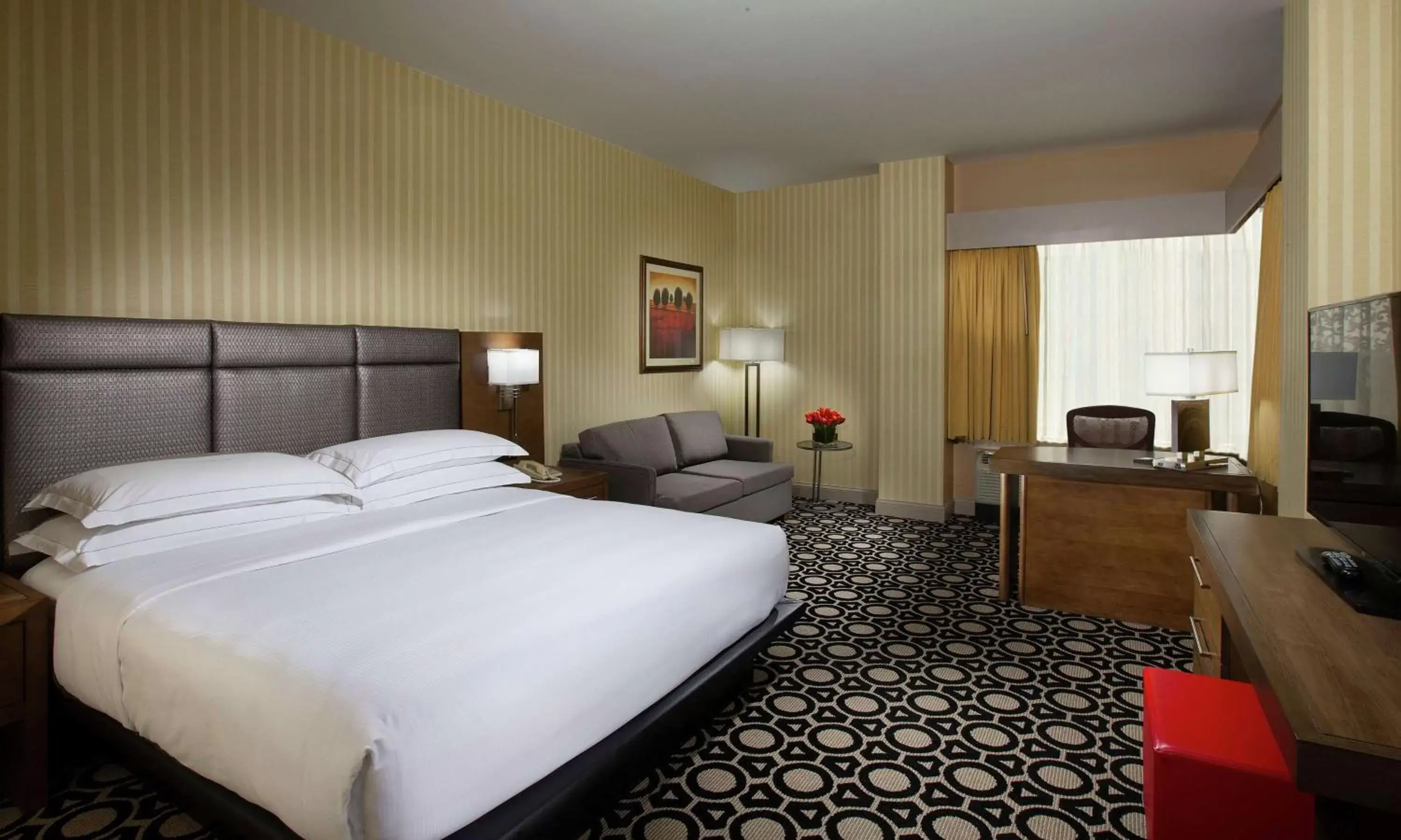 Bedroom in Hilton Chicago/Northbrook