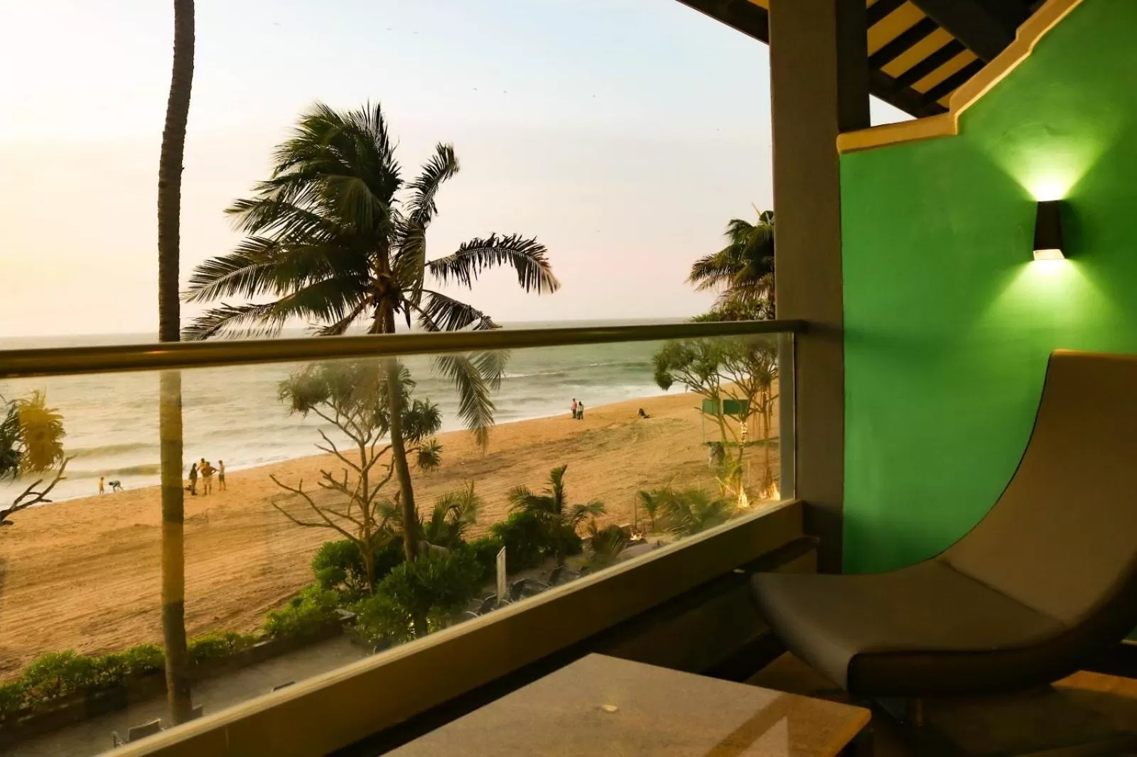 Earl's Regent Negombo "Golden Shore at Your Door - Find Your Dream Stay"