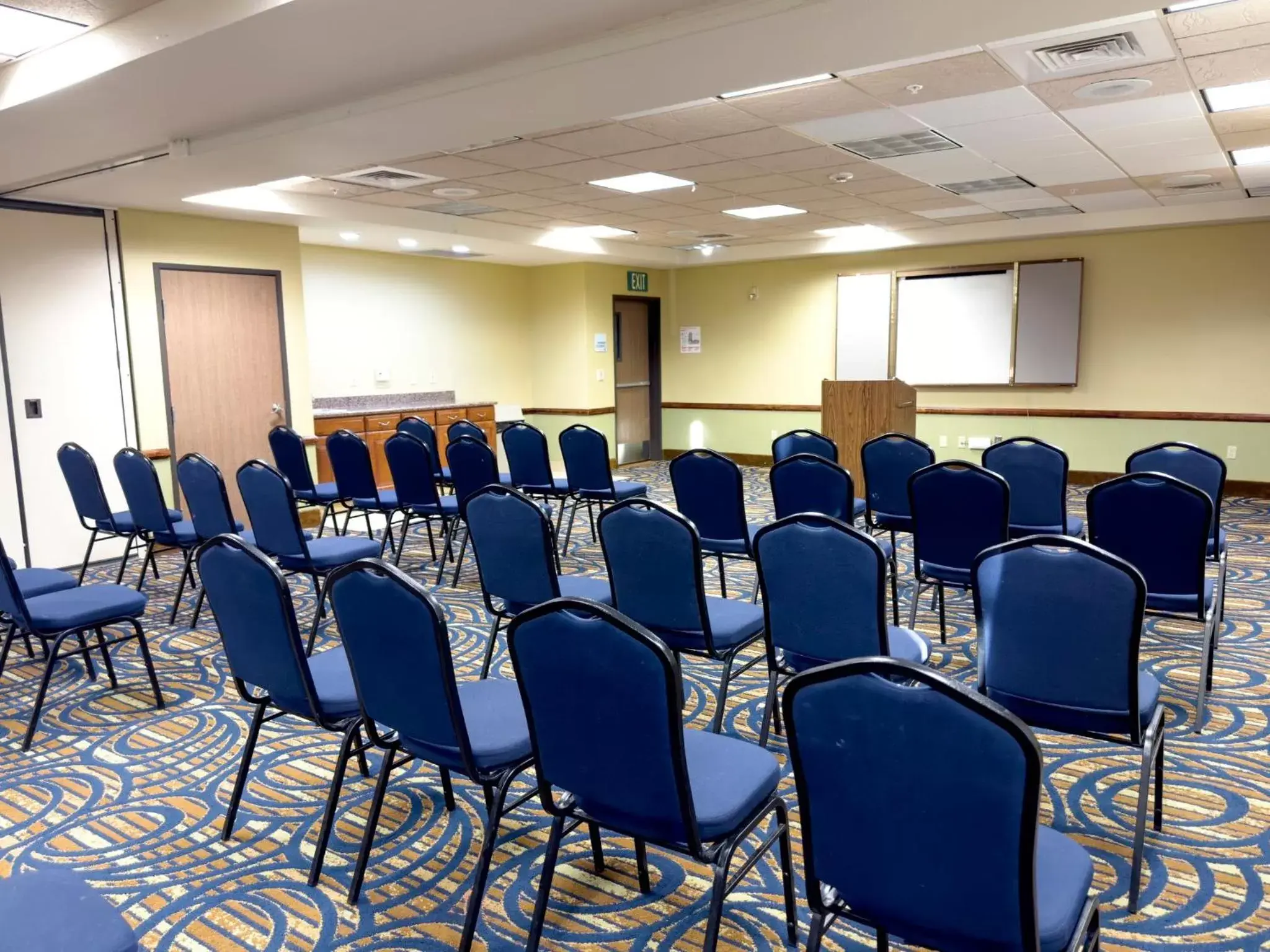 Meeting/conference room in Holiday Inn Express Hotel & Suites Barstow, an IHG Hotel
