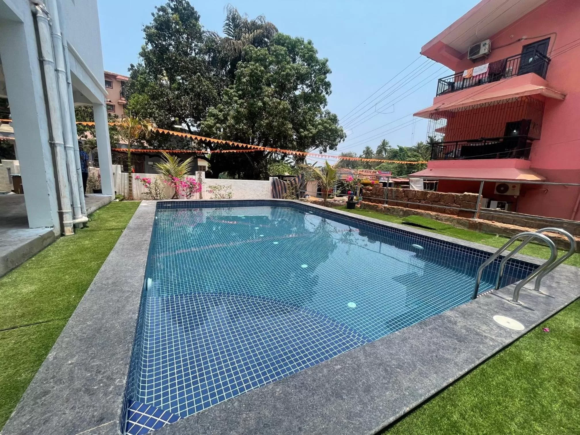 Swimming Pool in Pajaros Blu