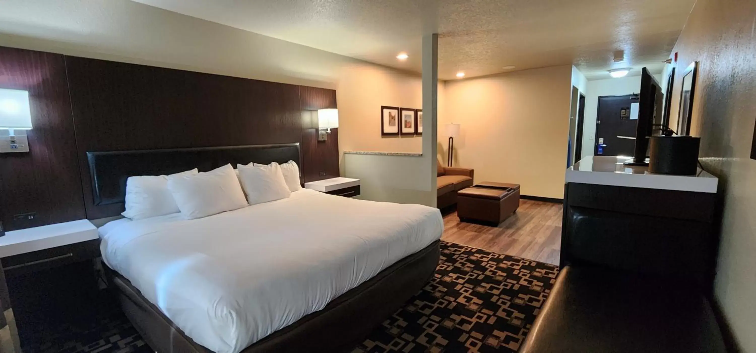 Guests, Bed in Comfort Inn & Suites