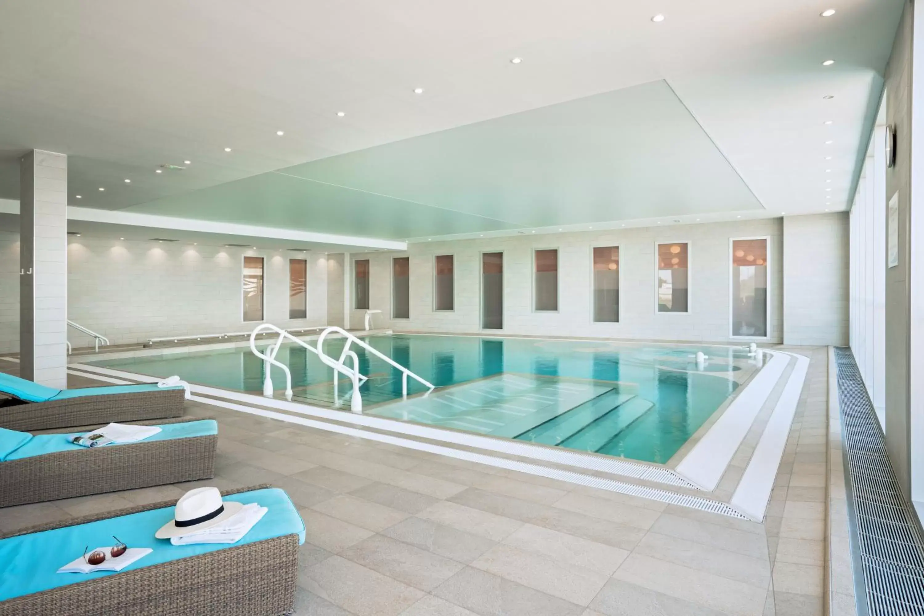 Swimming pool in Hôtel de la Baie - Thalassothérapie PREVITHAL Swimming pool in Hôtel de la Baie - Thalassothérapie PREVITHAL