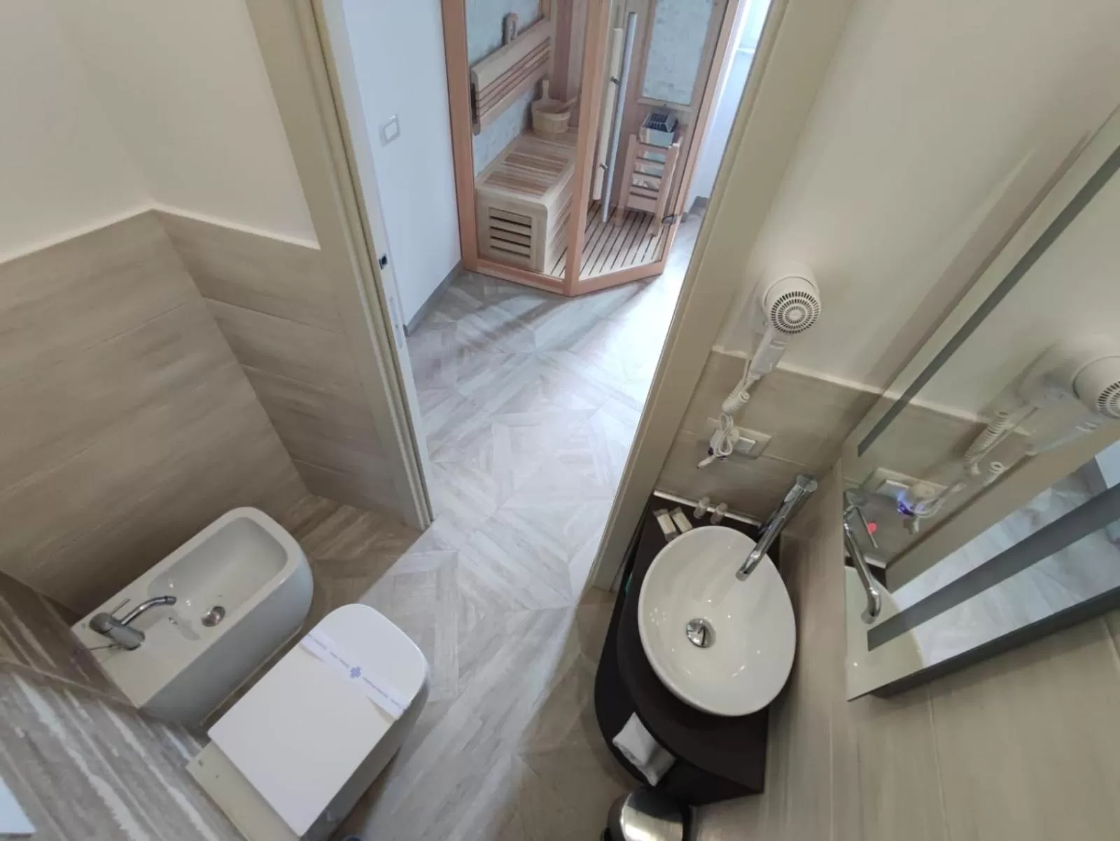 Bathroom in Twin Towers Naples Luxury