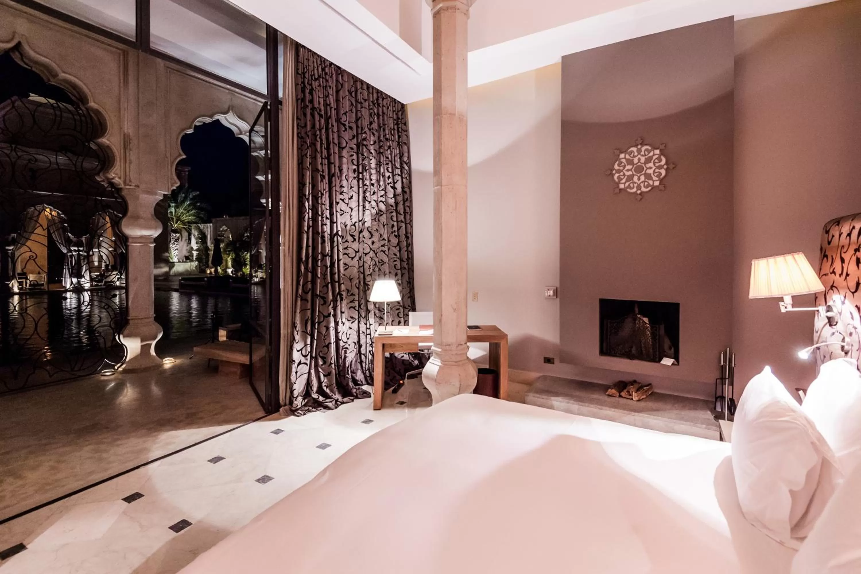 Decorative detail, Bed in Palais Namaskar