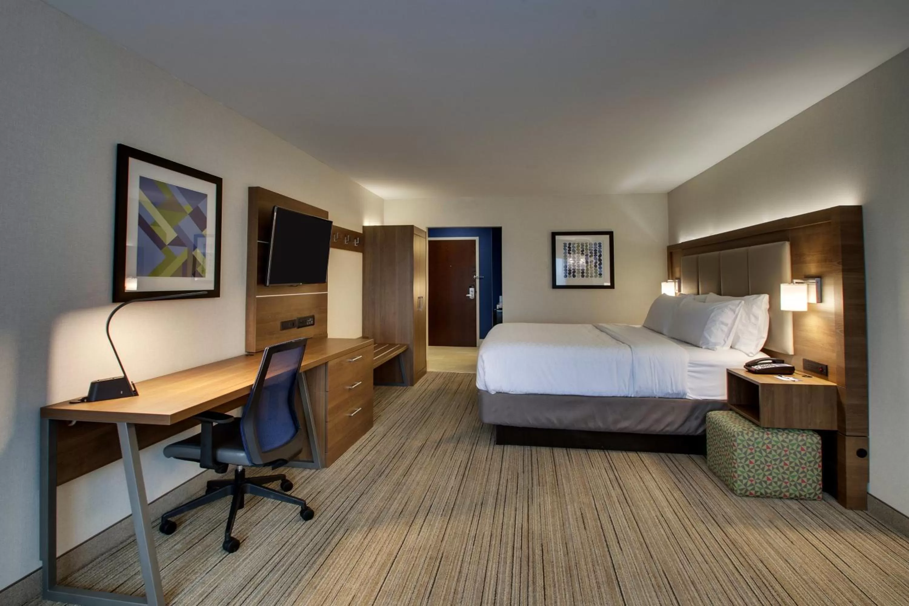 Photo of the whole room, Bed in Holiday Inn Express & Suites Mt Sterling North by IHG