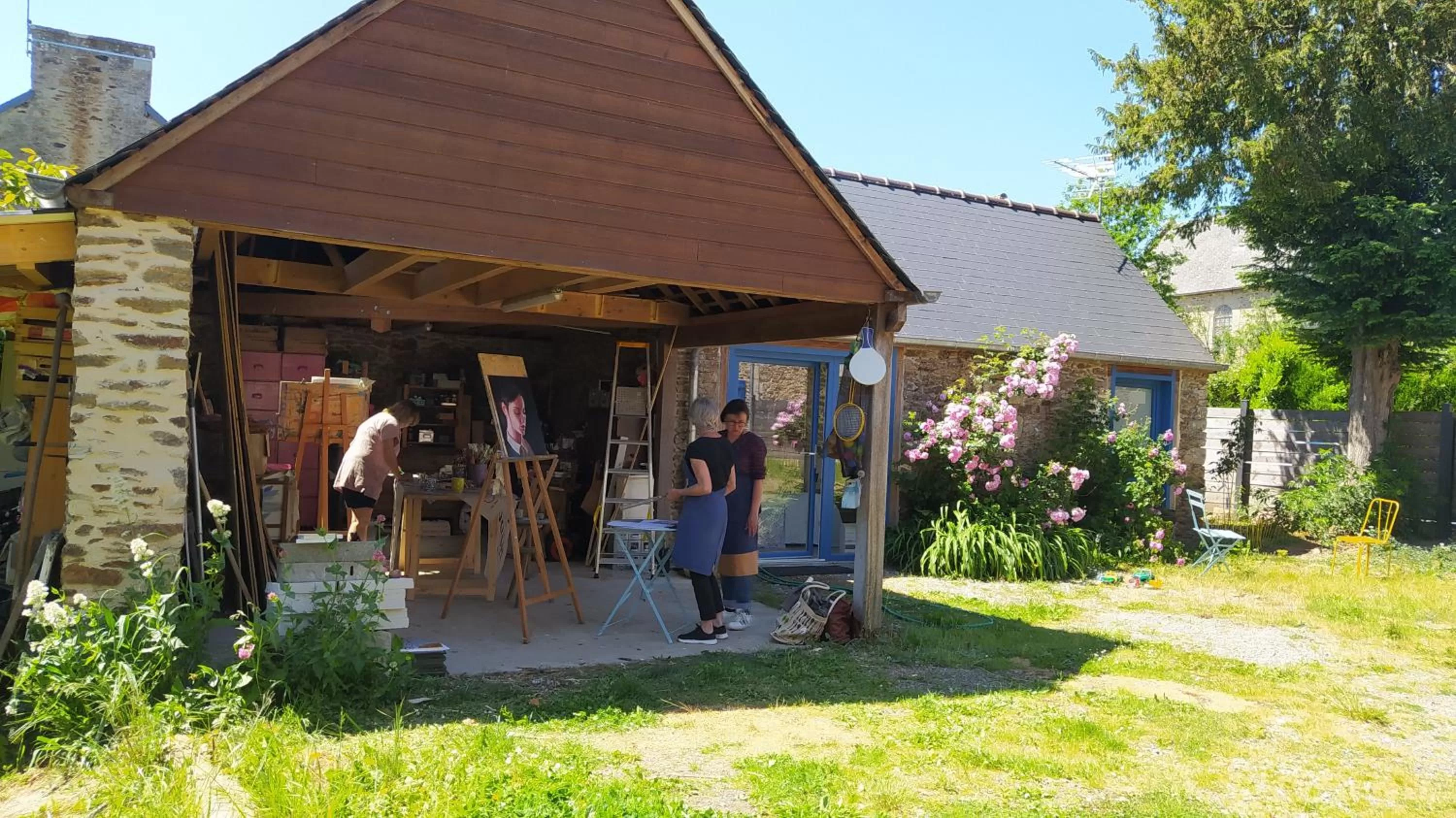People in Ker Anahid - L'Atelier