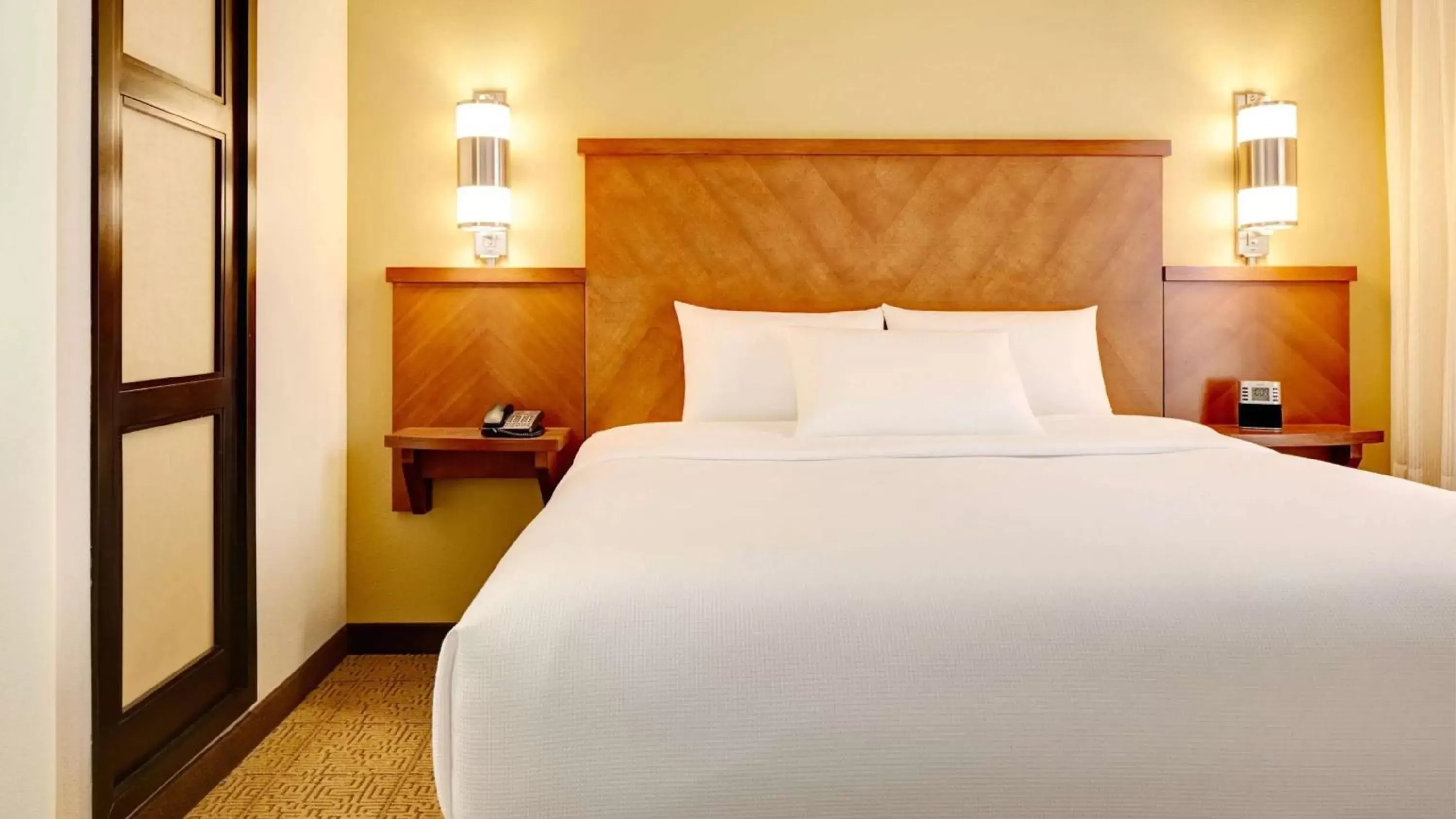 Bedroom, Bed in Sonesta Select Austin North Central